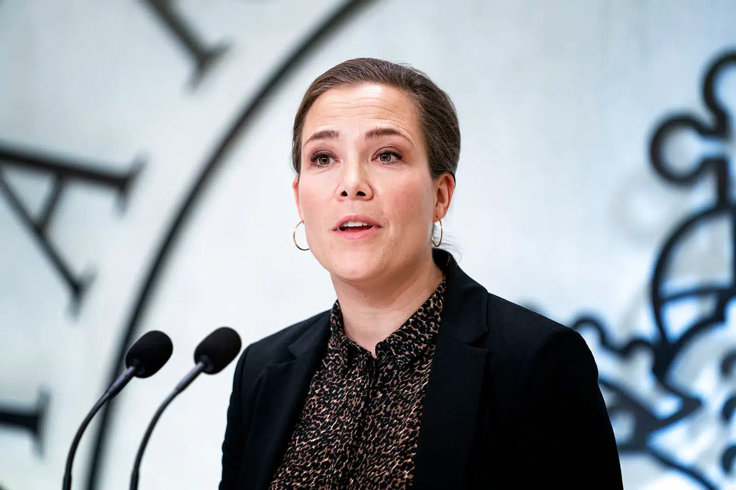 Social- og indenrigsminister Astrid Krag (S) fastholder, at intet er ændret i slutresultatet for kommunerne, men at regeringen burde have været mere tydelige omkring beregningsgrundlaget.
