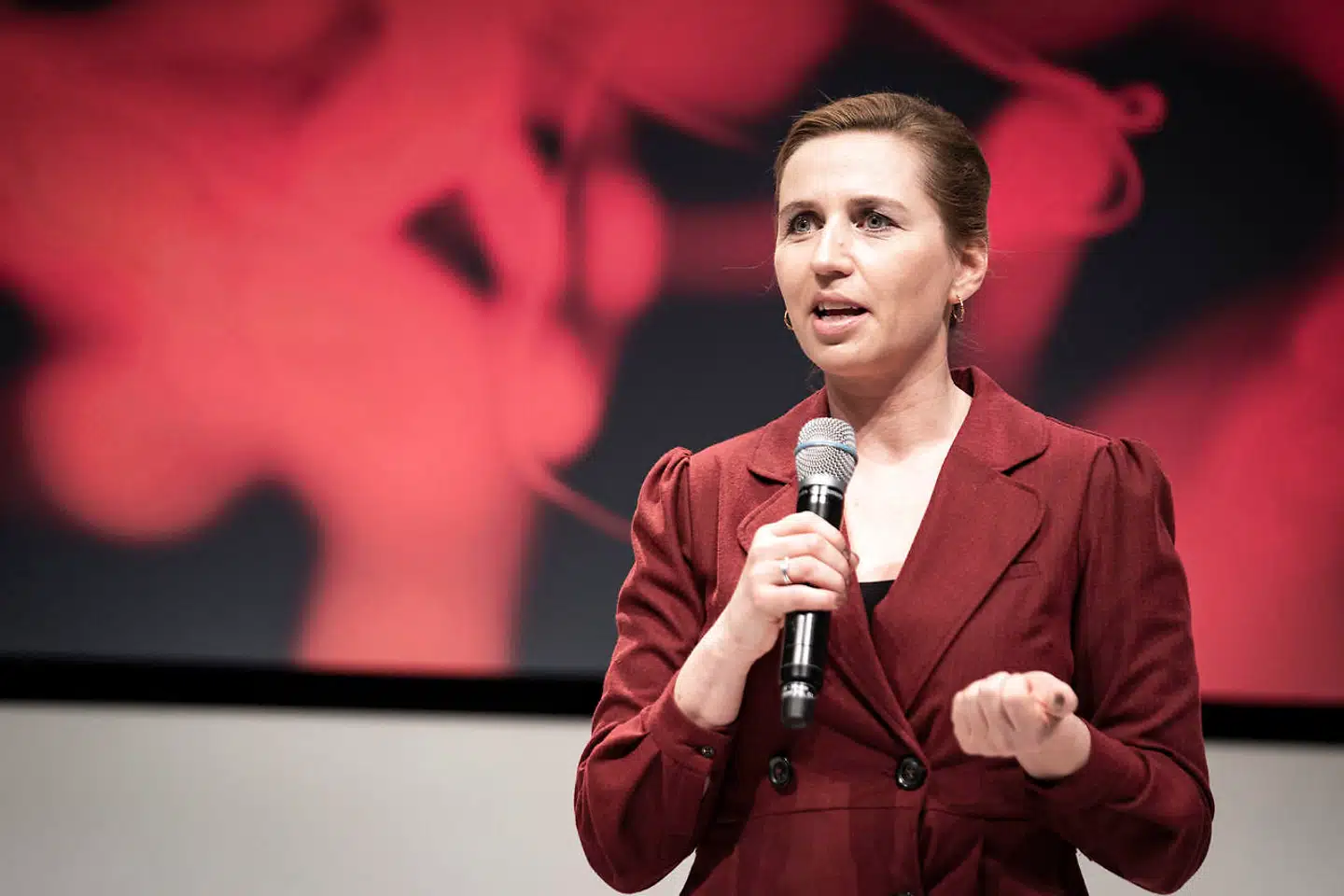 »Regeringer fremlægger politik om kommunal udligning, rettigheder for børn, nedslidte og klima, som alene er hensigter. Vi præsenteres for Socialdemokratiets intention, mens vi borgere snydes for den konkrete politik. Hvad koster det? Hvad er redskaberne? Hvem får det bedre? Hvem får det værre? Vi aner det ikke,« skriver Anders Krab-Johansen.