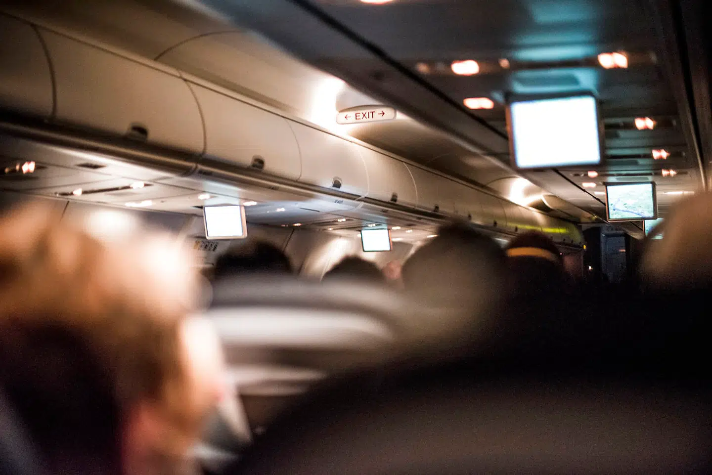 Det evige spørgsmål om, hvor langt tilbage man må læne sit flysæde tilbage, har endnu en gang ført til konflikt mellem to flypassagerer. Arkivfoto: Asger Ladefoged