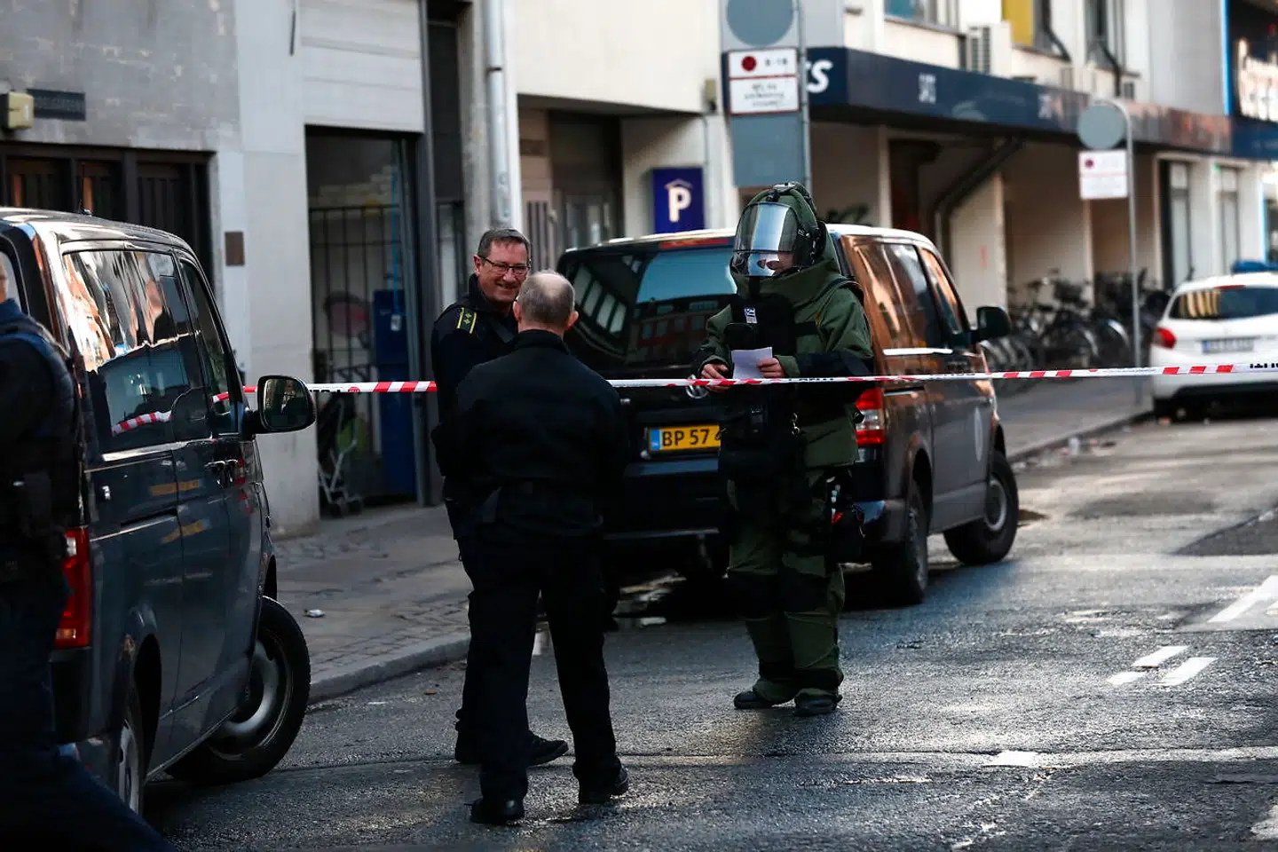 Der gik nogle timer, så lignede Adelgade sig selv igen og truslen blev afblæst.