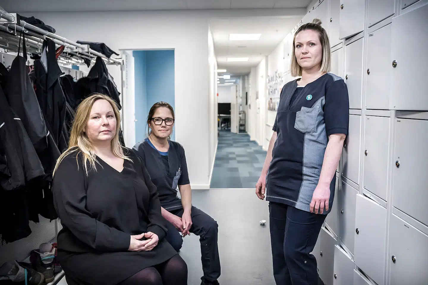 Nogle dage er der tre eller flere sygemeldinger blandt plejepersonalet i Solrød Kommune. »Når man har mange af sådanne dage, går man hjem med en følelse af, at man ikke har udført sit arbejde, som man gerne ville,« fortæller SOSU-assistent Dorthe Sørensen, her sammen med kollegerne Gitte Hansen og Helle Andreasen.