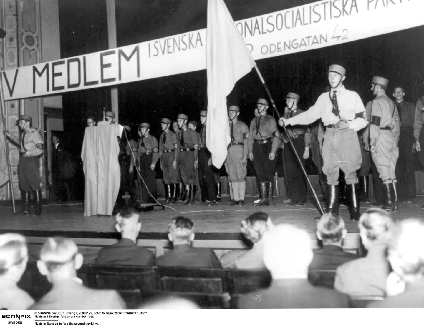 En udstilling på Norrköping Stadsmuseum fortæller om nazismen i Norrköping i 30erne og under Anden Verdenskrig og om modstanden mod den. Billedet, der er fra 1933, viser medlemmer af det svenske nazistparti.