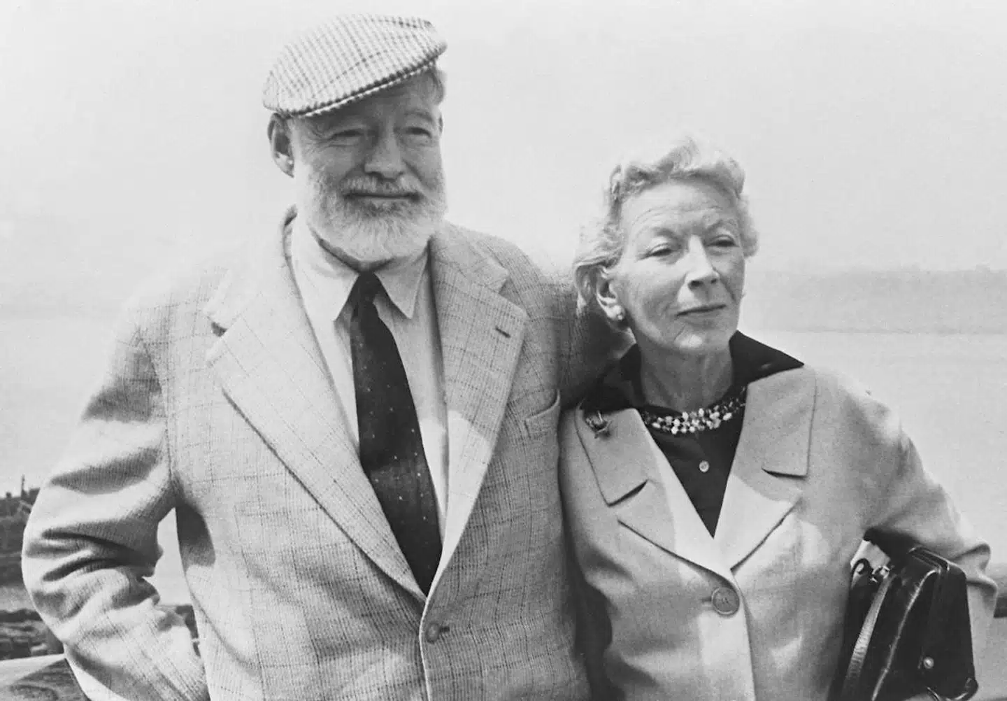 Foto af Ernest Hemingway med sin hustru.