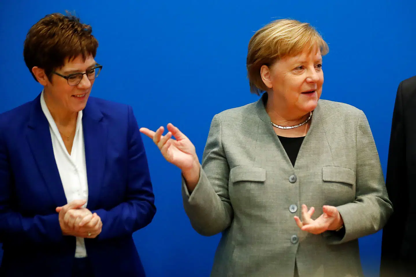 Afgående CDU-partiformand Annegret Kramp-Karrenbauer og kansler Angela Merkel må konstatere, at de tyske kristendemokrater befinder sig i en politisk krise efter kritisk udvikling i delstaten Thüringen.