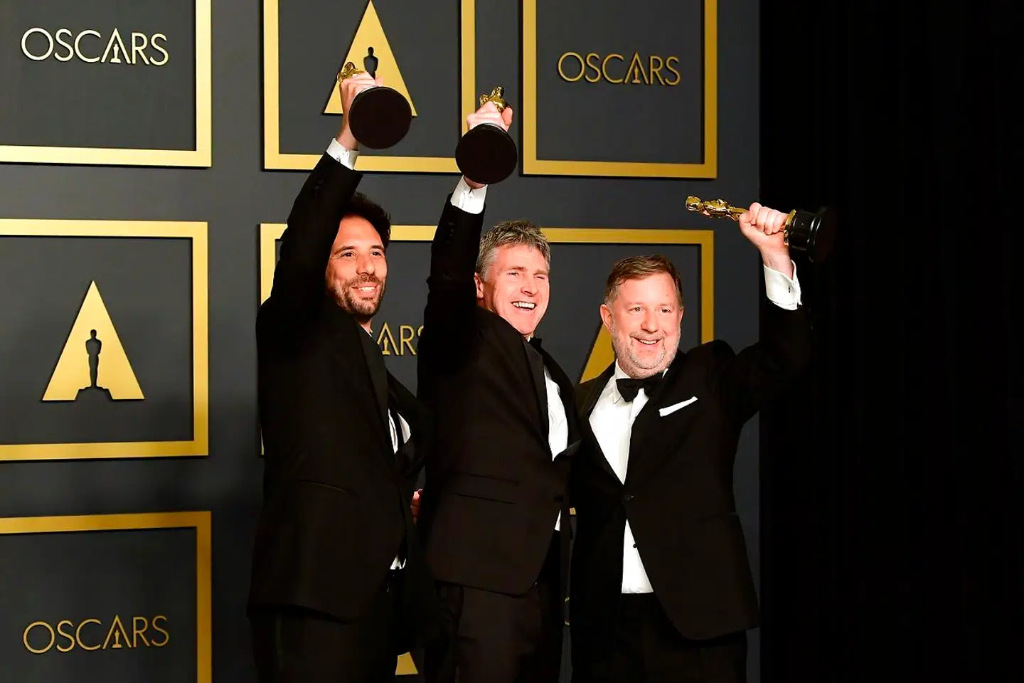 Guillaume Rocheron, Greg Butler (th) og Dominic Tuohy vinder Bedste Visuelle Effekter.