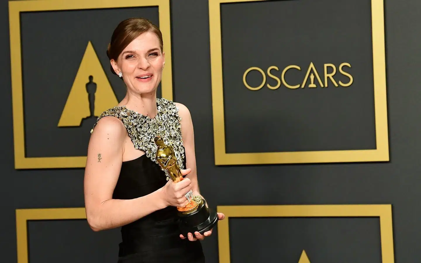 Den islandske komponist Hildur Gudnadottir vandt Bedste Originale Temamusik.