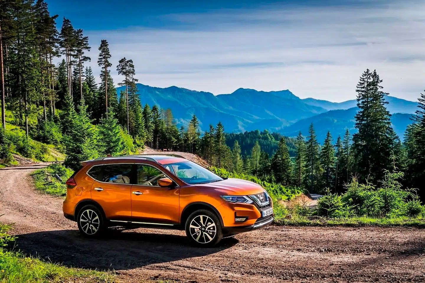 Nissan X-Trail er et godt eksempel på den nye generation af syvpersoners SUV, der lokker med både plads og et eventyrklart offroadformat.