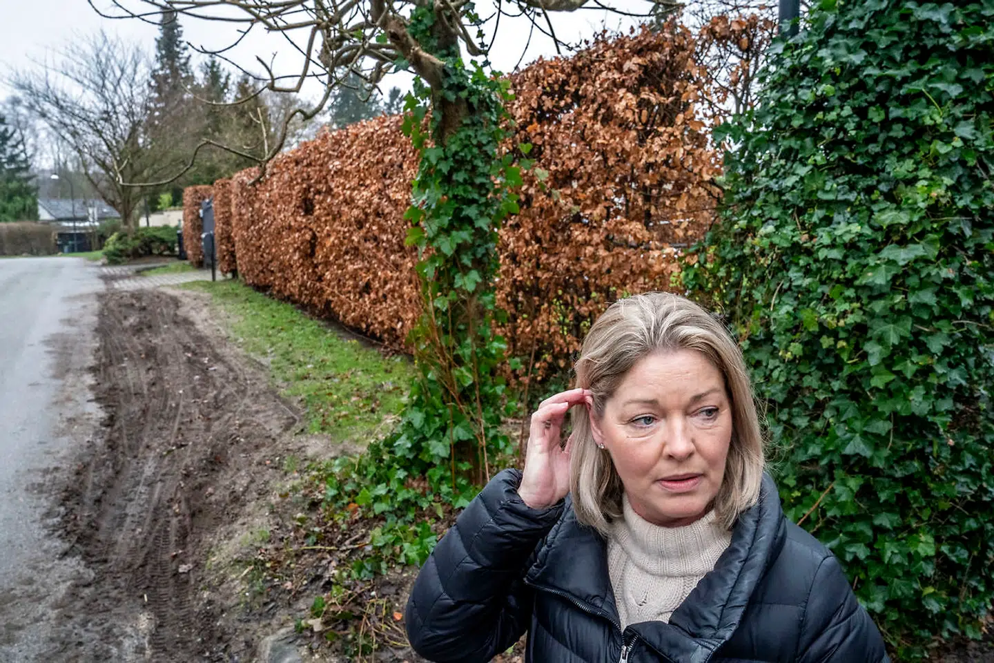 »Da jeg gik nedenunder om morgenen, lå min pung og mine kreditkort spredt ud over et terrassebord uden for huset,« fortæller Hanne Nørbygaard om det første indbrud i hjemmet.