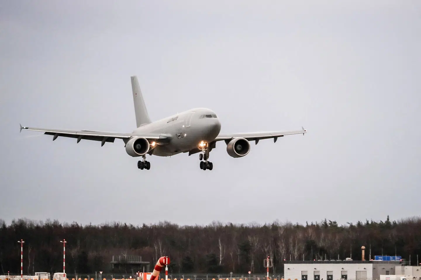 Arkivfoto: Omkring 100 fly til og fra Frankfurt, som har Tysklands mest travle lufthavn, er blevet aflyst på grund af søndagens storm, oplyser en kvinde fra Fraport, der står for driften af lufthavnen.