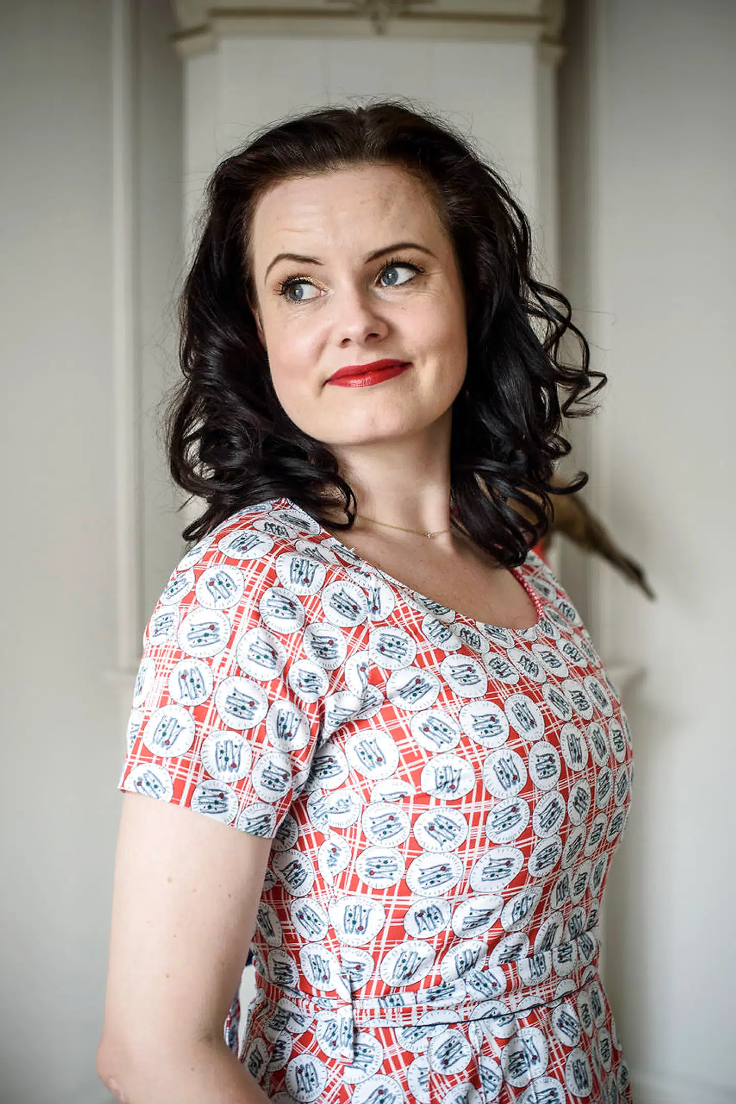 »Er jeg smuk? Nej, egentlig ikke. Jeg er meget pænere med makeup, for uden ser jeg helt bleg og udvasket ud, og mit hår er farvet meget mørkere for at skabe noget kontrast.«