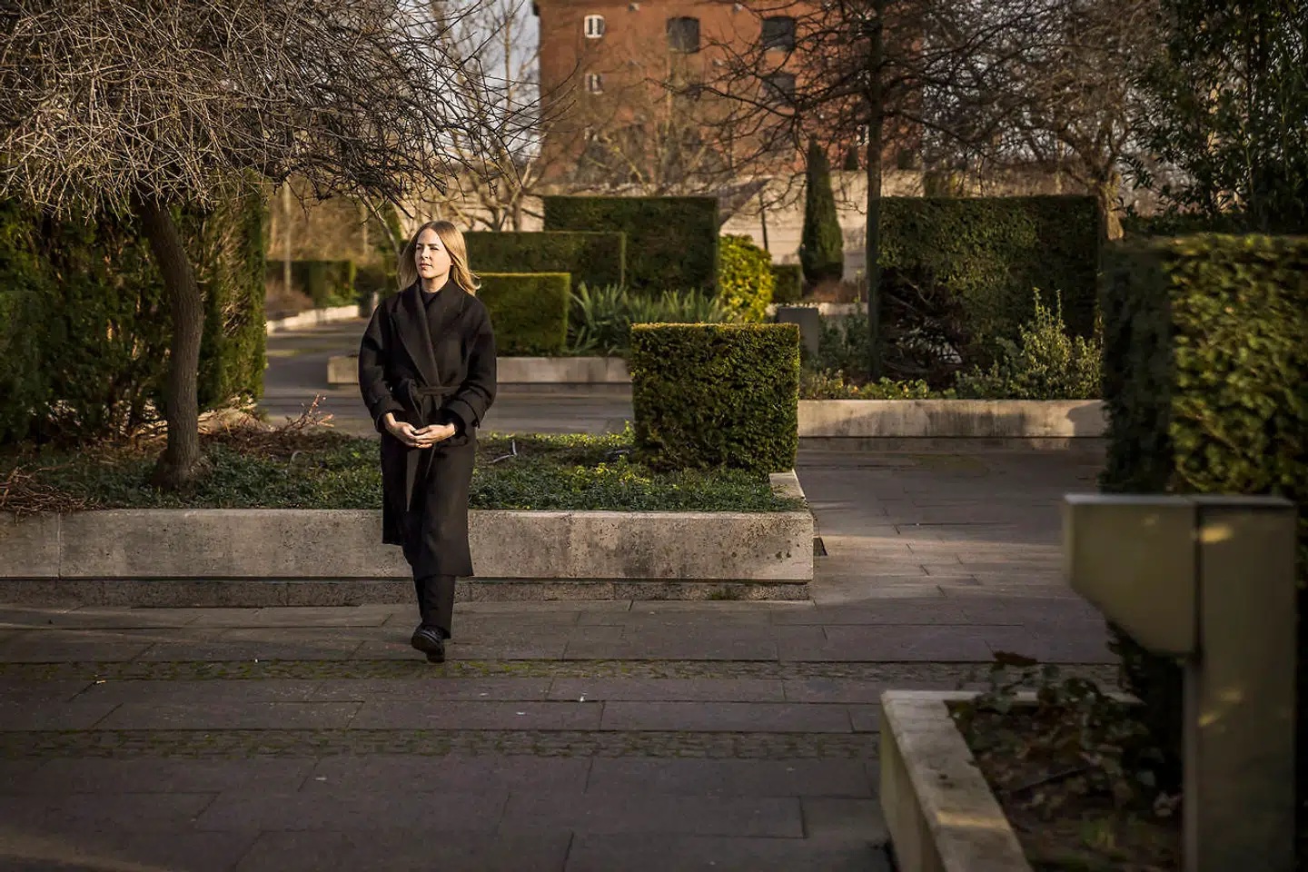 Eva Agnete Selsing synes, at Amaliehaven er afskyelig. »Den mangler skønhed i sin nærige minimalisme. Man burde rive det ned og skabe et nyt rokokoanlæg. Det sjove er, at Amaliehaven samtidig er et af mine yndlingssteder, for det var der, at min mand, Rune, friede til mig,« siger hun.