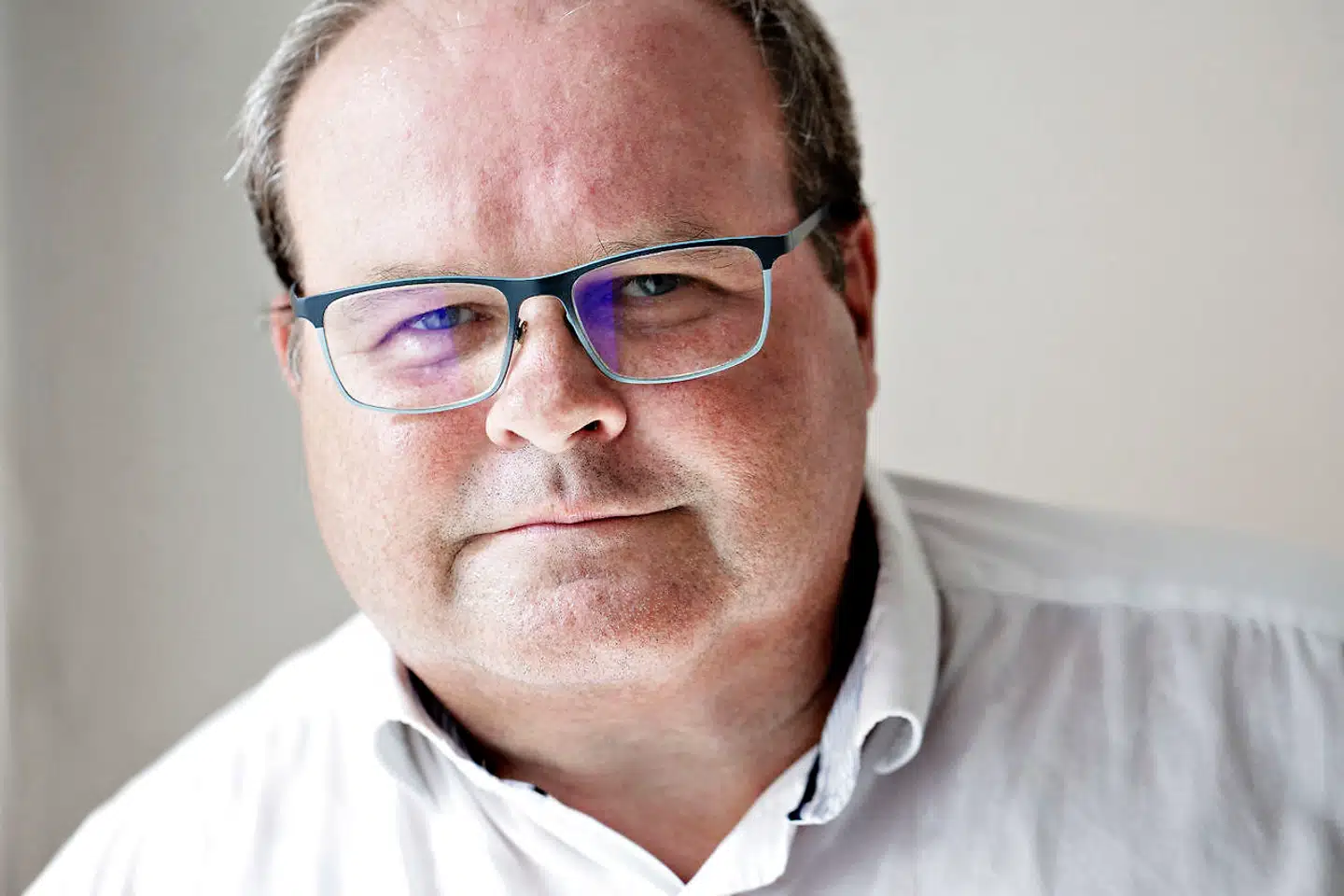 Gennem 15 år har Søren Søndergaard været manden, der skulle ringe og sige »bøøøh« til de DFere, der havde trådt i spinaten. Nu træder den magtfulde pressechef et skridt tilbage.