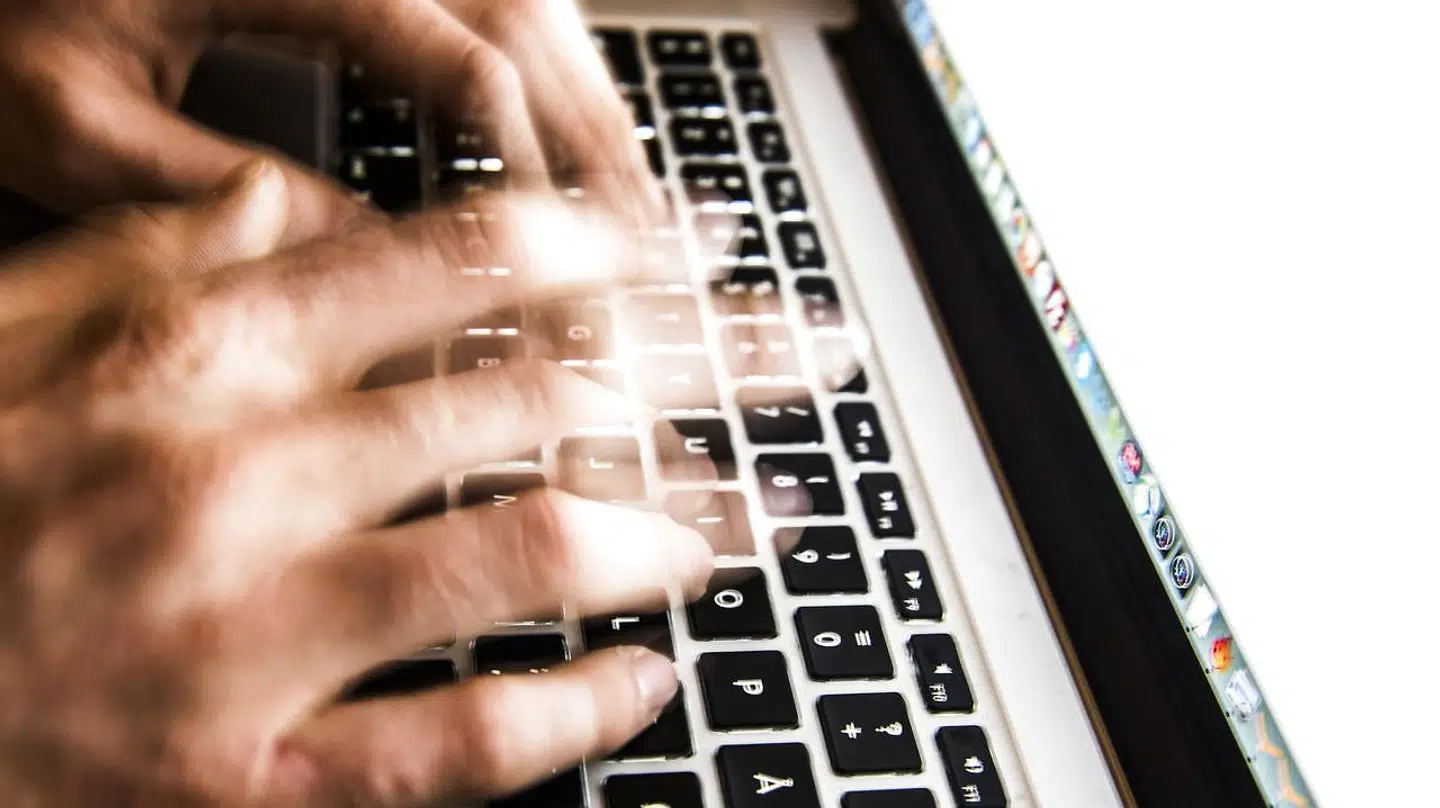 En e-mailtjeneste, der bliver benyttet af kommuner og virksomheder, har haft en graverende sikkerhedsbrist, som har gjort det muligt at få adgang til vedhæftede dokumenter.