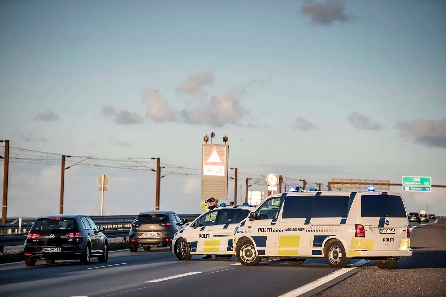 Fem personer er sigtet i en indviklet sag, der viser, at Iran og Saudi-Arabien også udkæmper deres stridigheder i Danmark. Sagen trækker tråde til politiaktionen fredag 28. september 2018, hvor Sjælland blev lukket af.