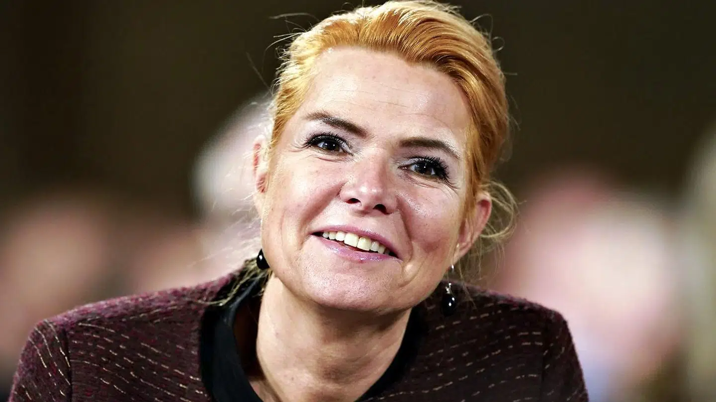 »Navnet på den tidligere minister på området, Inger Støjberg (V), spejder man forgæves efter. Det er en kommission, som fremtræder grå. Meget grå,« skriver professor i forvaltningsret, Michael Gøtze, om instrukskommissionen.