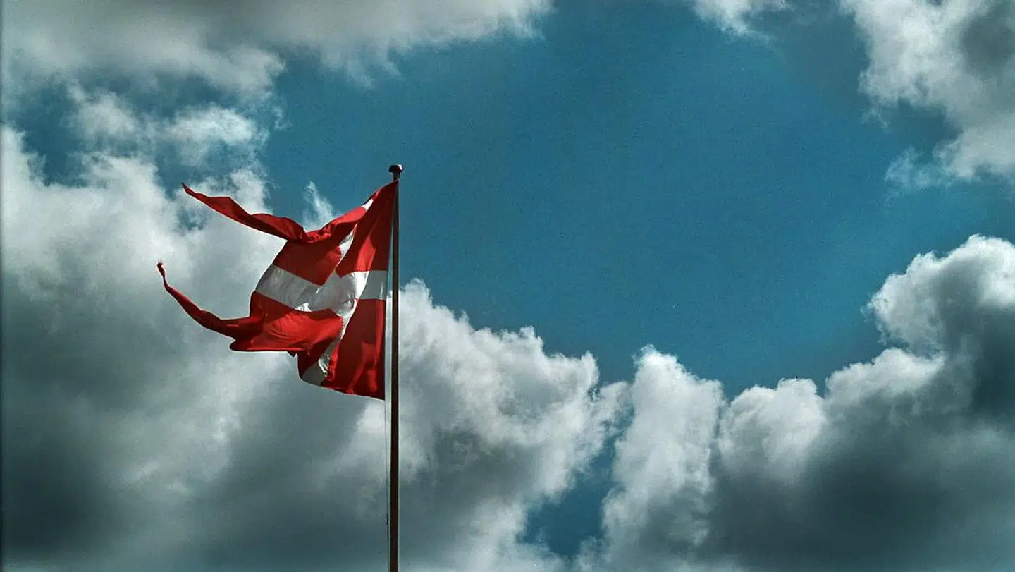 I ølge forfatterne til »Politisk teori og filosofi« behøver der ikke »være denne modsætning mellem liberale værdier og nationalisme«.