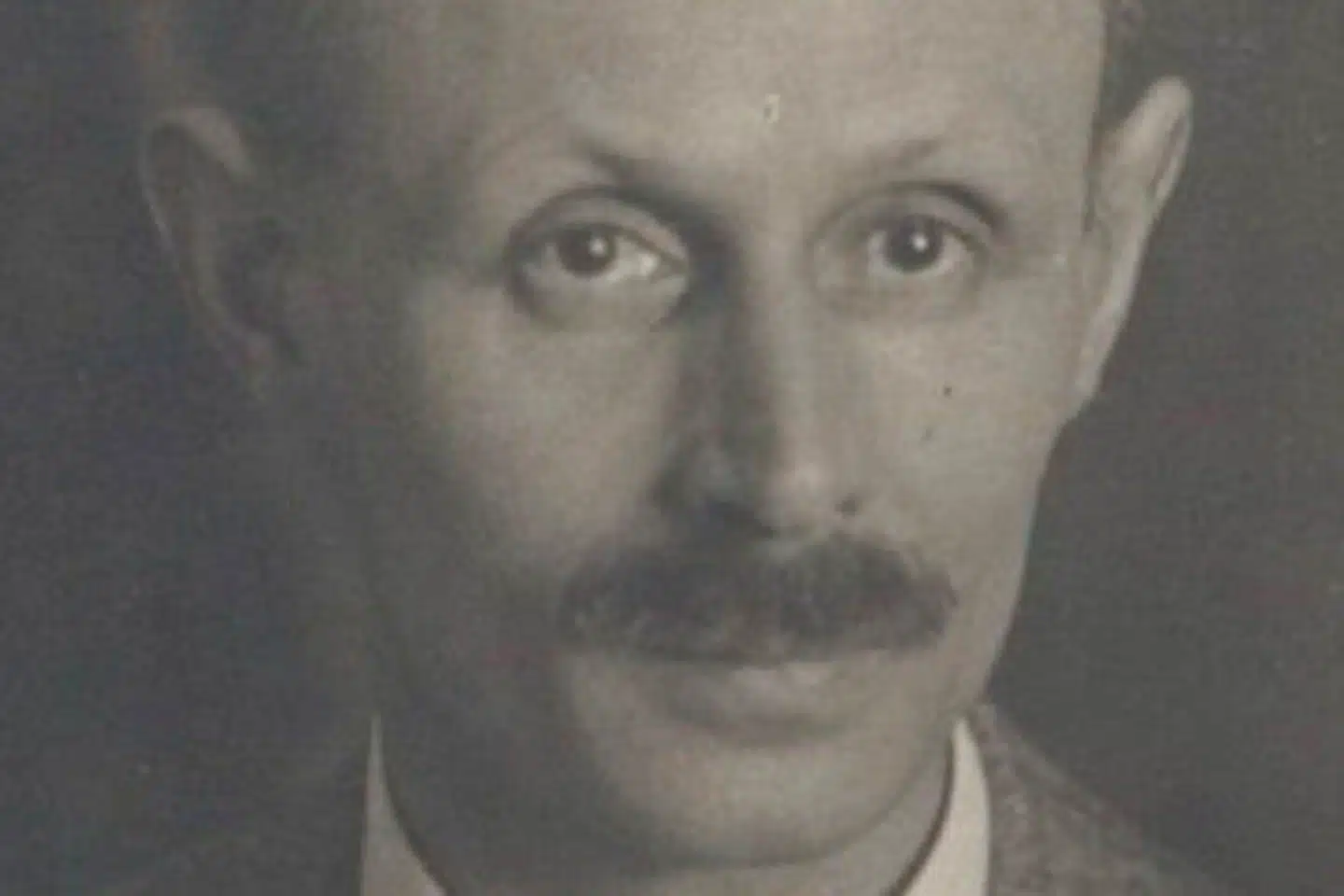 Alfred Landecker var jøde og far til Emilie Landecker, som siden blev kæreste med nazisympatisøren Albert Reimann Jr. De to fik tre børn uden for ægteskab, og børnene tilhører i dag Tysklands rigeste familie, der ejer en række kemiselskaber og fødevareproducenter og -kæder.