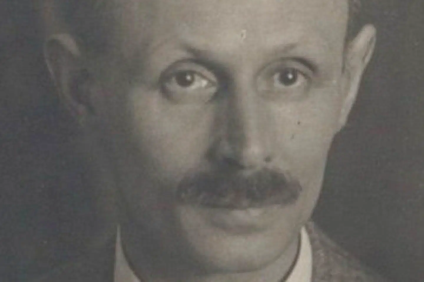 Alfred Landecker var jøde og far til Emilie Landecker, som siden blev kæreste med nazisympatisøren Albert Reimann Jr. De to fik tre børn uden for ægteskab, og børnene tilhører i dag Tysklands rigeste familie, der ejer en række kemiselskaber og fødevareproducenter og -kæder.