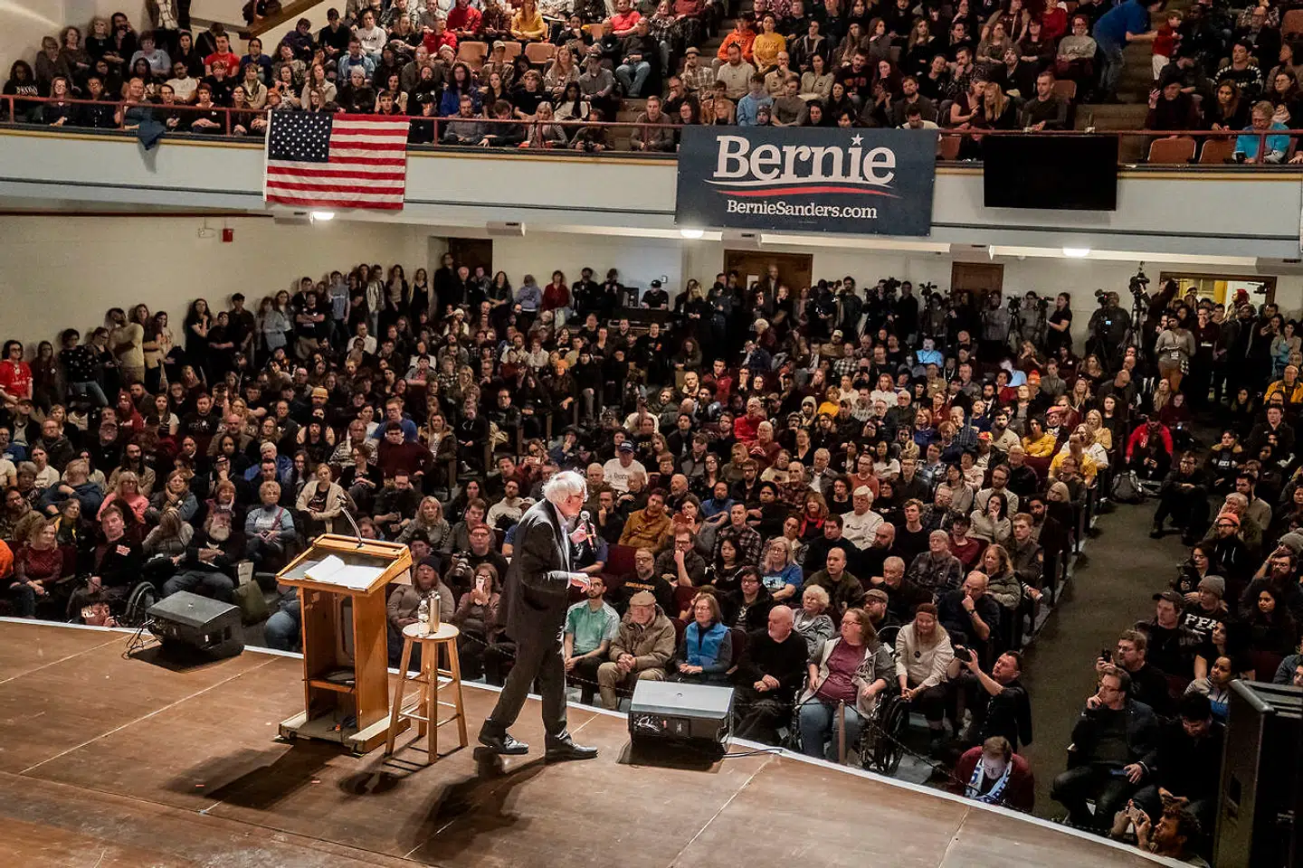 En halv time før Bernie Sanders' vælgermøde blev indledt, var alle siddepladser besat.