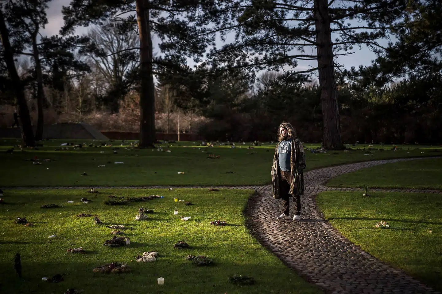 »Jeg har været mere bange for at blive glemt, men nu har jeg fået så mange børn, at jeg kan være sikker på, at nogen af dem kan huske mig. Uanset hvor middelmådig en forælder, man har været, må der være lagret et indtryk,« siger Anders Lund Madsen, der er aktuel med forestillingen »Slut«