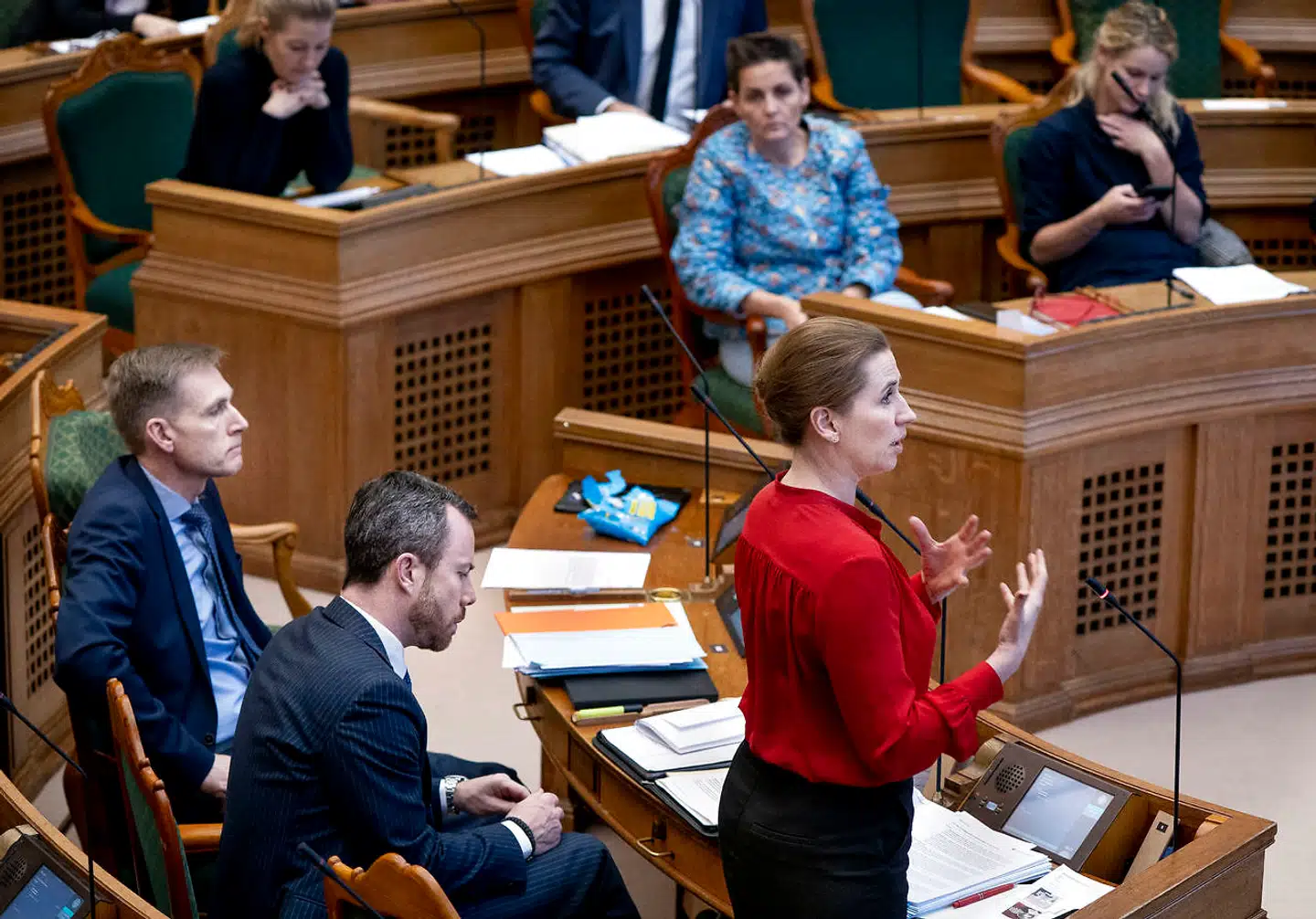 Statsminister Mette Frederiksen håber på at kunne få V-formand Jakob Ellemann-Jensen med i en ny udligningsaftale for landets kommuner.