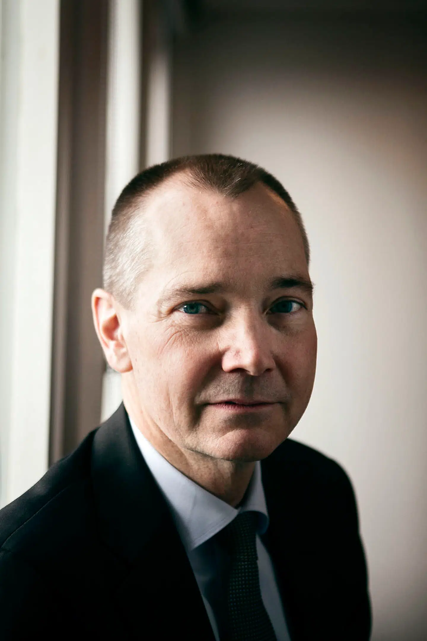 En af Nordic Eyes investorer Niels-Ulrik Mousten, som blandt andet er næstformand i PFA, beskyldes for interessekonflikt, fordi han har stiftet sin egen investeringsfond. Selv afviser han, at der er noget problem.