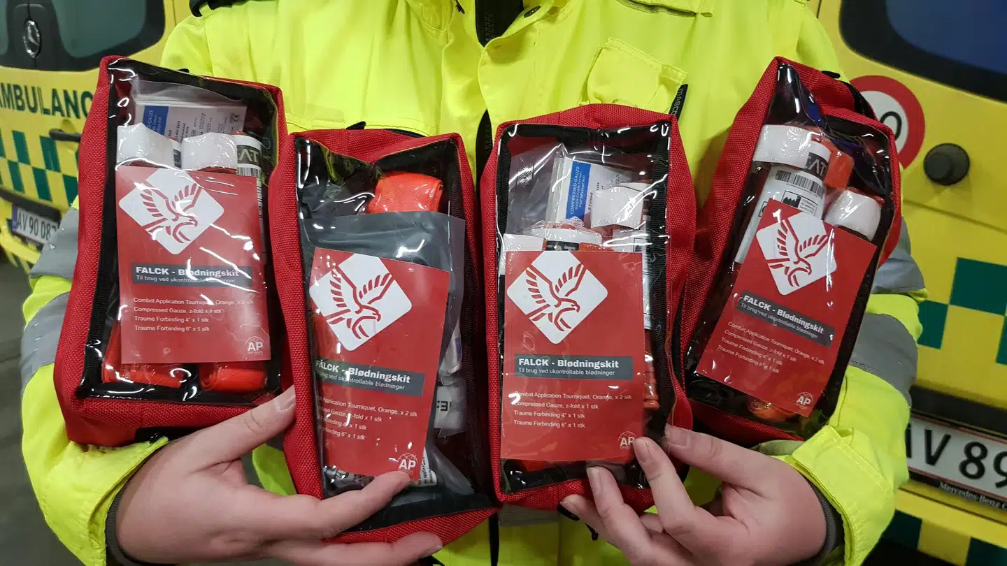 Det nye »blødningskit« gør det muligt at stoppe selv svære blødninger ganske hurtigt, oplyser Falck.