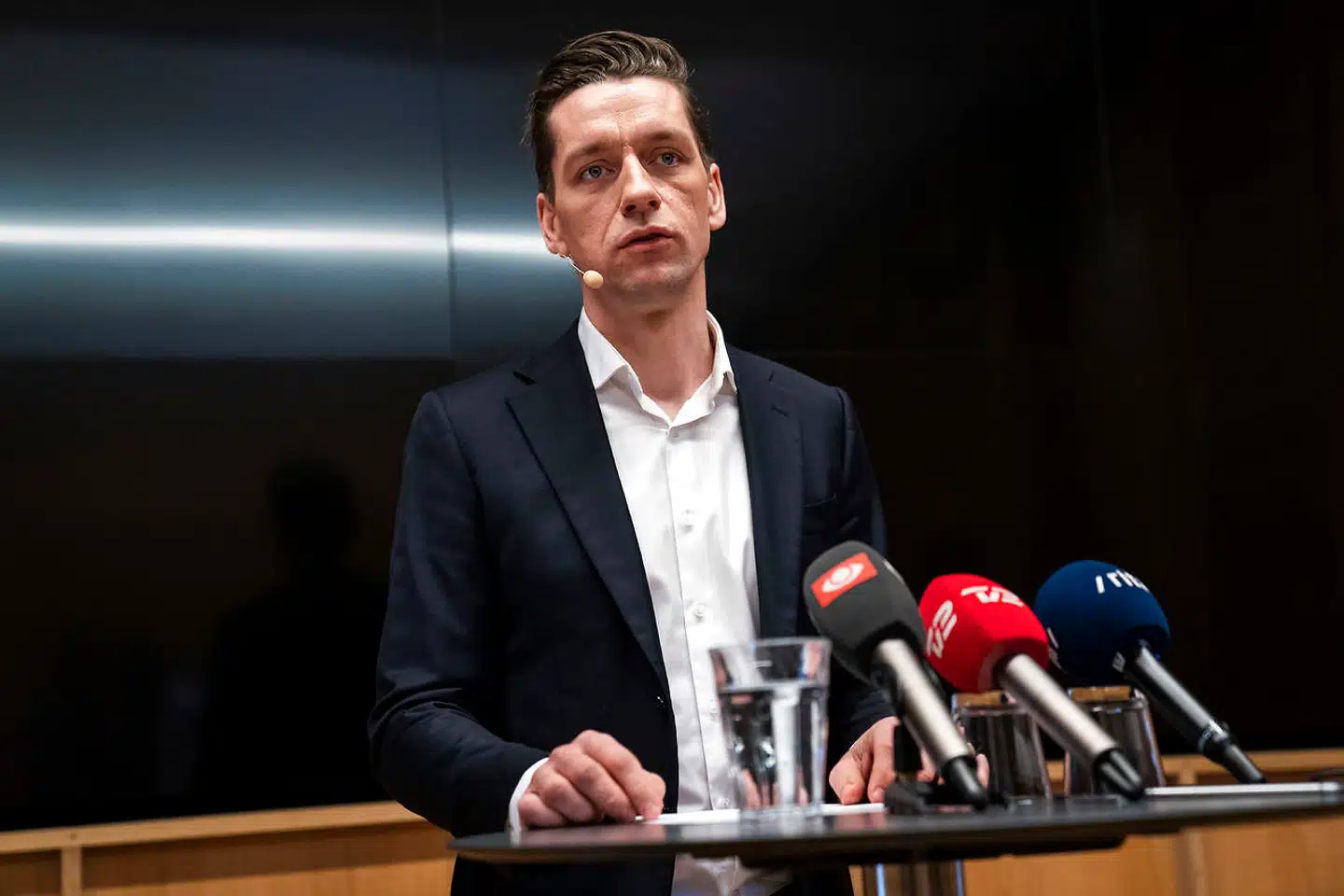 »Der foregår et taktisk spil, hvor han forsøger at udstille dem, og de forsøger at lægge pres på ham ved at indgå i forhandlinger udenom regeringen,« siger politisk kommentator fra Altinget, Erik Holstein.