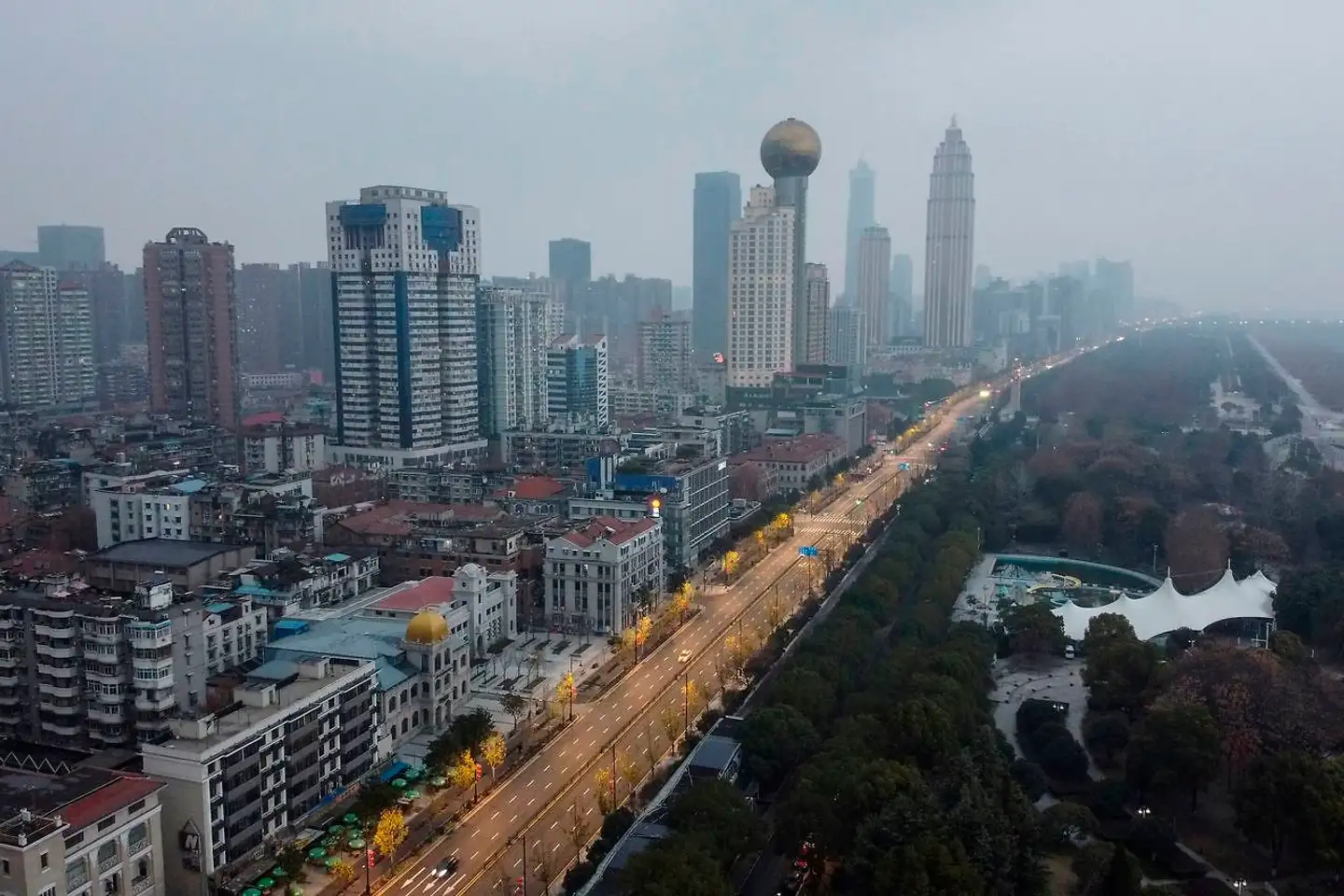 Den kinesiske megaby Wuhan med ca. 11 mio. indbyggere er epicenter for det aktuelle udbrud af coronavirus. Byen ligger næsten øde hen nu, og indbyggerne isolerer sig i deres lejligheder.