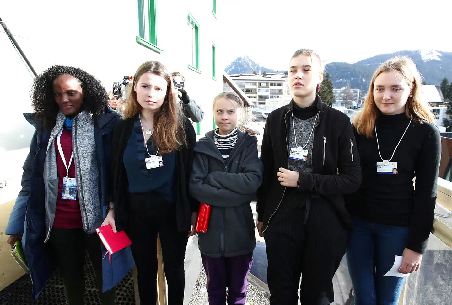 »Det her er første gang i mit liv, at jeg forstår definitionen af ordet racisme. At de tillader sig at ændre billedet og ikke engang give en forklaring eller en undskyldning,« siger den ugandiske klimaaktivist Vanessa Nakate i en video på Twitter, efter hun blev klippet ud af et billede.