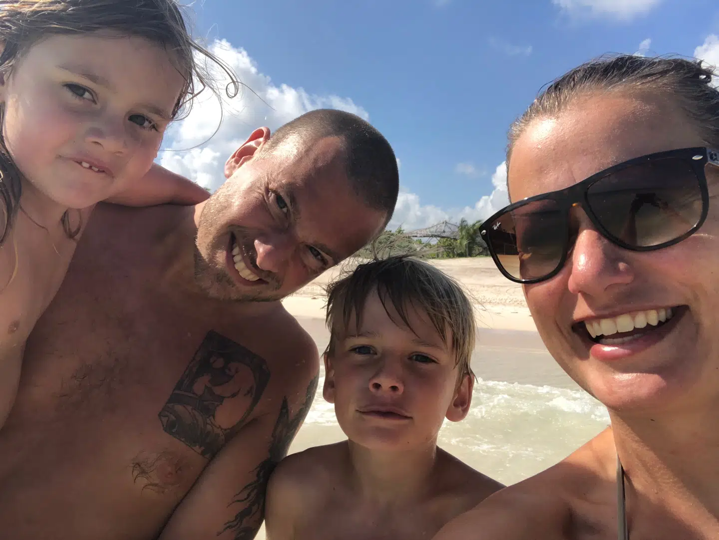 Mine rejsemakkere: Min mand, Teis, og vores to unger, Saga på fire og Elliott på syv. For os har det været magisk at rejse så langt væk fra hverdagen som muligt og opleve en ny del af verden sammen.