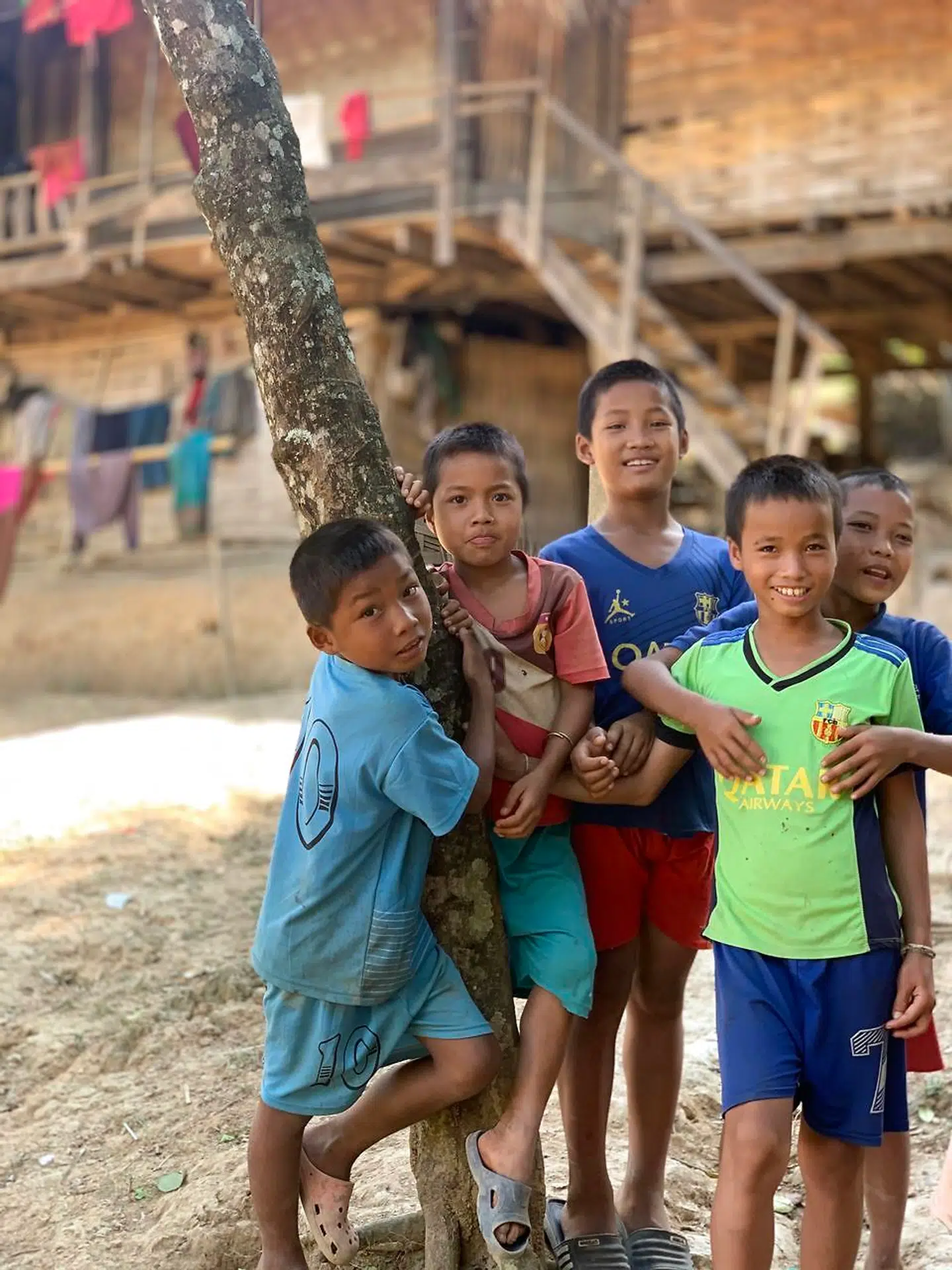 Laos er et spændende, men ikke noget rigt land. De står hurtigt klart, når man besøger landets små landsbyer.