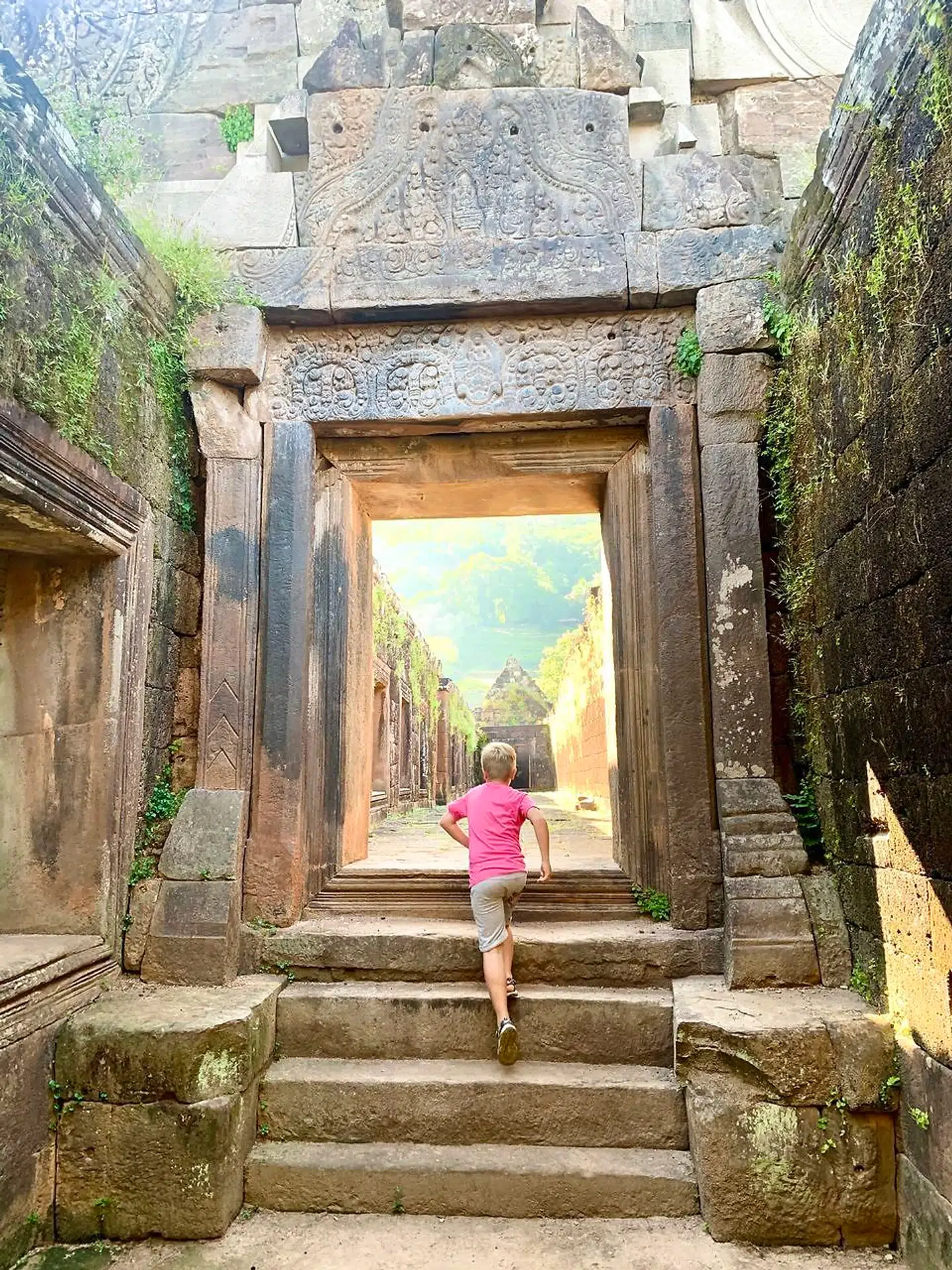 Vat Phou i det sydlige Laos er et tempelkompleks i familie med det berømte Angkor Wat, men her er kun meget få turister.
