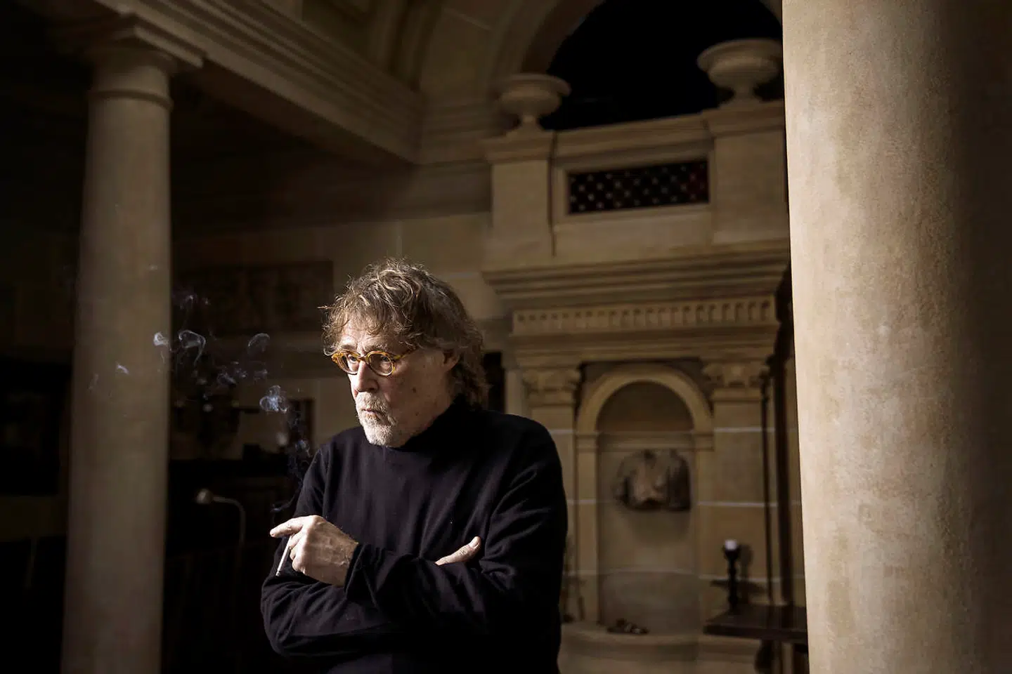 Da Peter Wibroe for 20 år siden nytårsaften stod og skålede i champagne med venner og familie hjemme i Søllerød for et nyt årtusind og for sin nye eksil-tilværelse, der skulle træde i kraft på slaget 24, var det ikke bare et livsværk, han havde besluttet sig for at forlade. Det var også en livsstil som en af giganterne i en reklamebranche, der hidtil havde fyldt alt i hans liv.