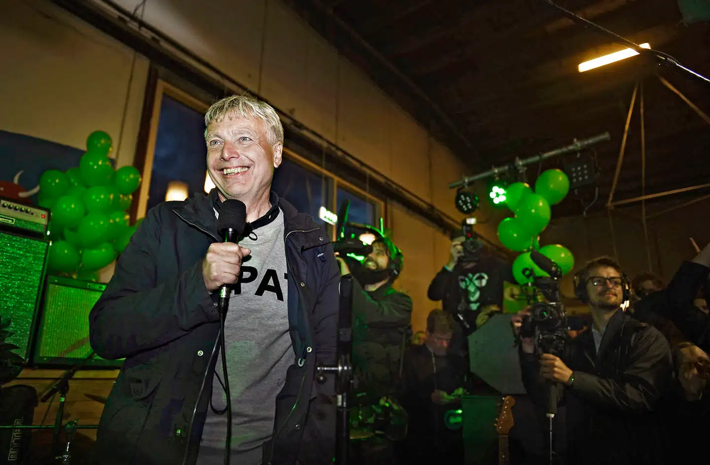 »Jeg har oplevet nogle gange, hvor Uffe han var i dårlig humør, hvor der nærmest var en stemning af, nu kan vi lige så godt tage hjem og vente på, han bliver rask, for hvad skal vi lave, når han ikke er klar,« siger Morten Reimar, der er forfatter til en ny bog om Alternativet.