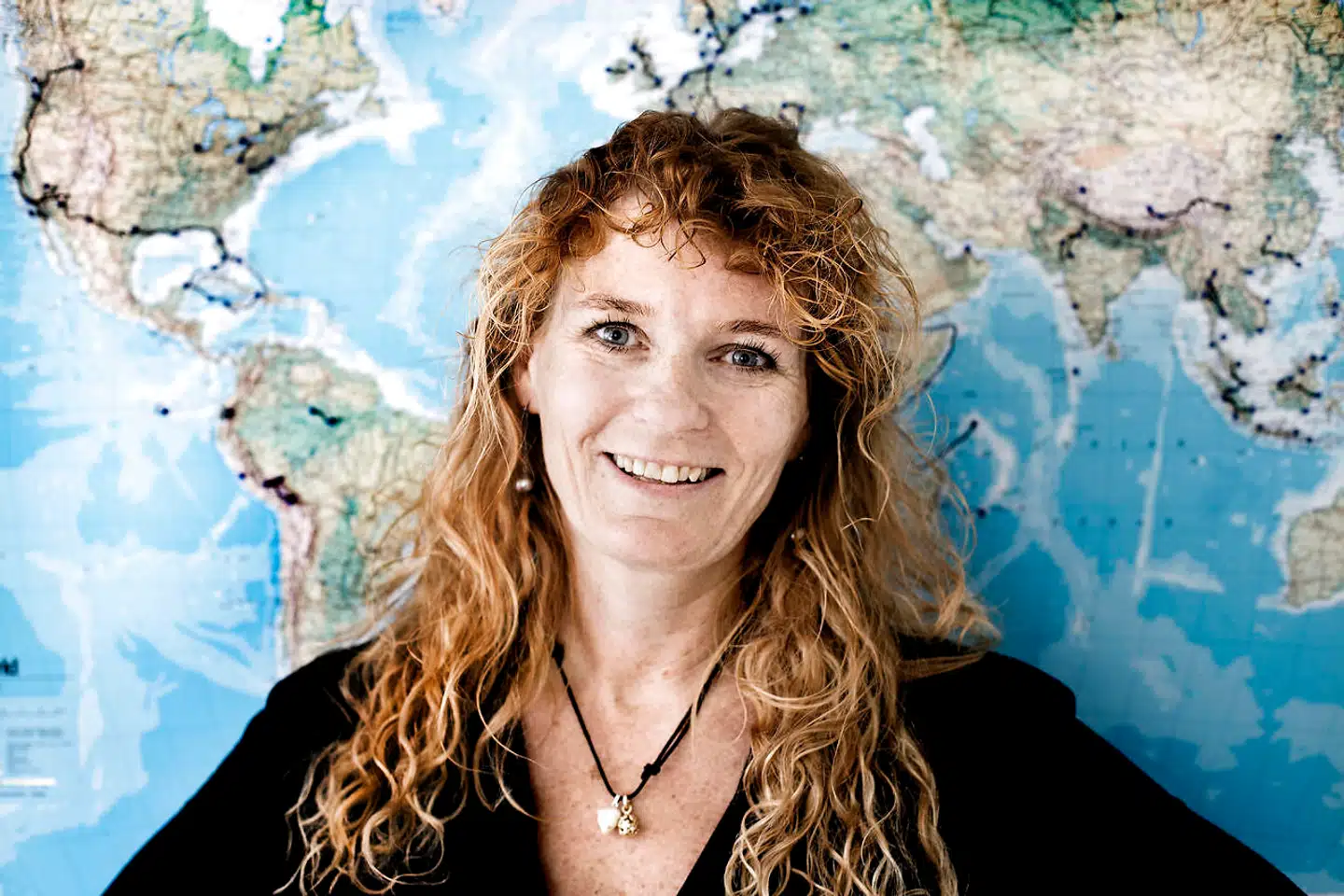 Ugebladskoncernen Aller, med Bettina Aller i spidsen, har landet et stort underskud. Bettina Aller har fyret direktøren – måske skulle hun hellere tage en tur med hundeslæden.