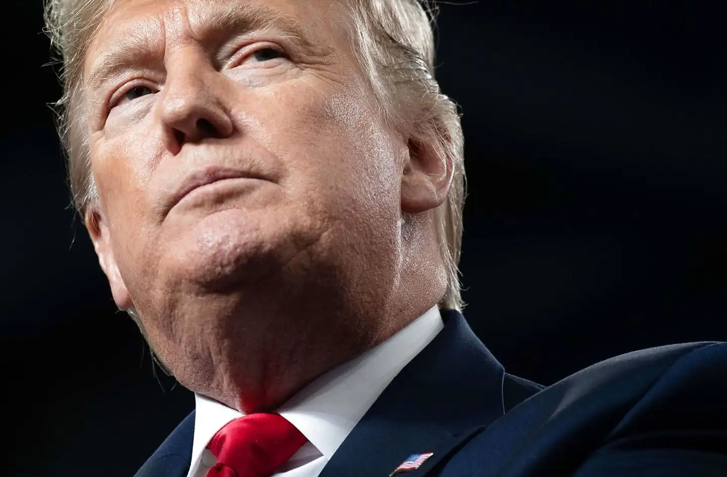 Donald Trump vil ikke selv være til stede, når rigsretssagen begynder. Han er til topmøde i Davos.