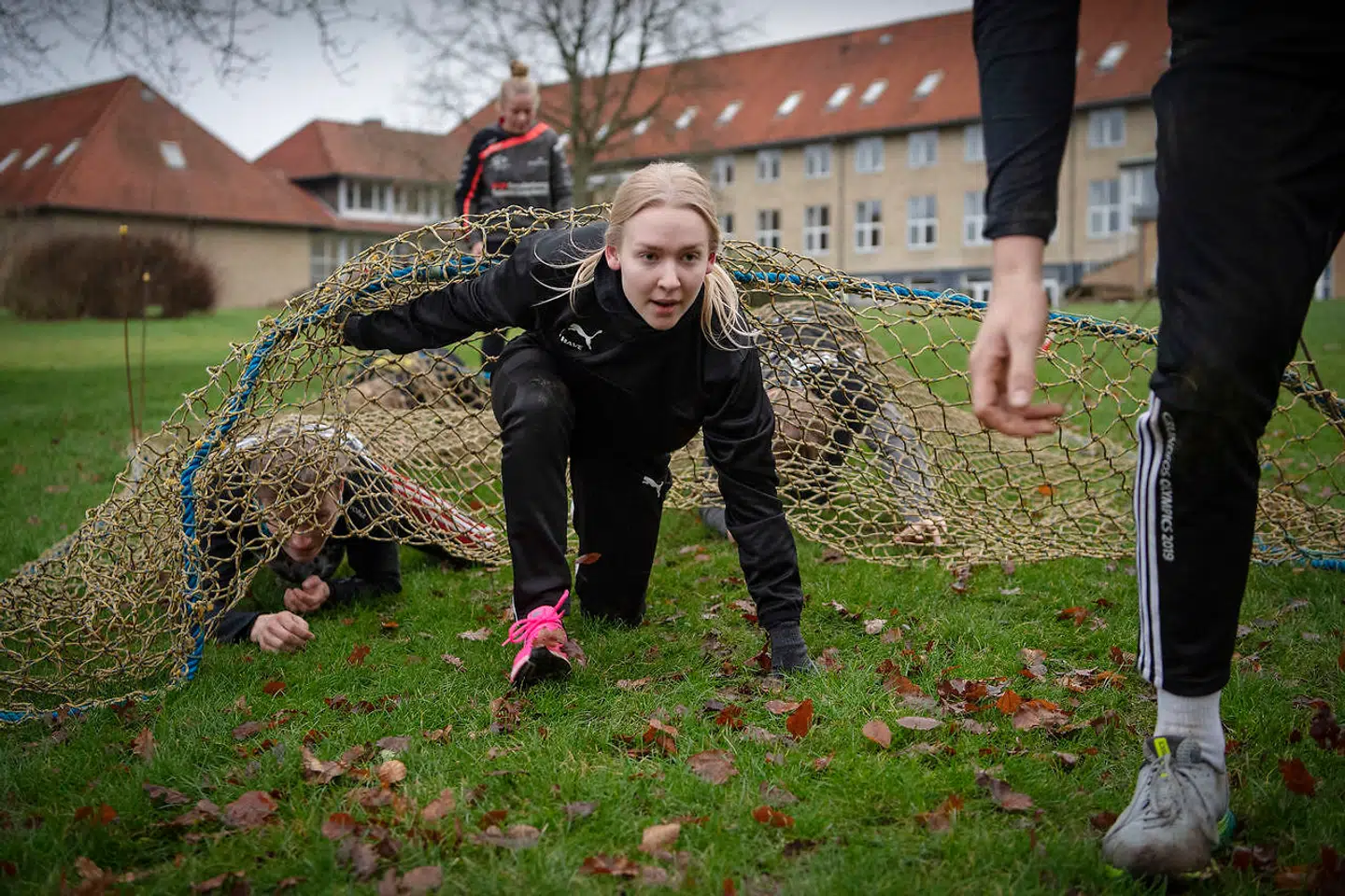 »Jeg tror, det er et spændende job, hvor dagene aldrig er ens. Jeg tror også, der ligger en tilfredsstillelse i at hjælpe med at sikre, at folk overholder loven,« siger Emma Have om jobbet som politibetjent.