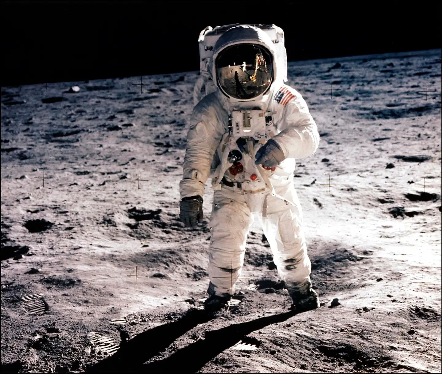 Det er Buzz Aldrin, man ser på langt de fleste astronautbilleder fra den første månelanding, for Aldrin tog kun få billeder af Neil Armstrong.