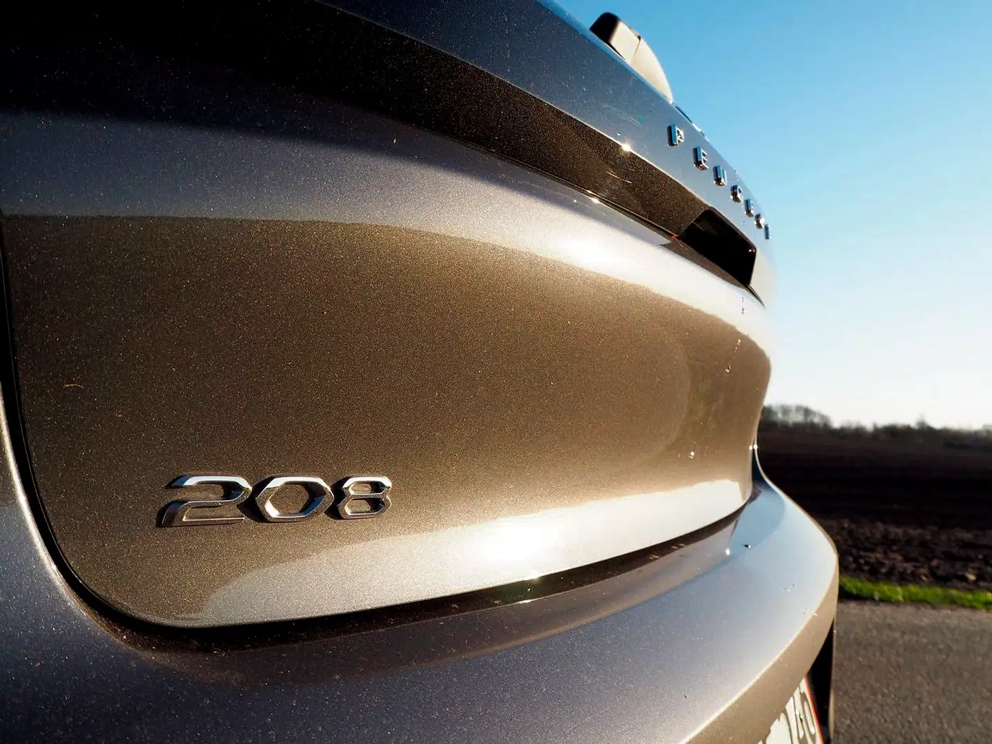 Peugeot 208 hedder ikke 209, fordi Peugeot har besluttet, at fremover slutter alle deres personbilsmodeller på cifrene 08.