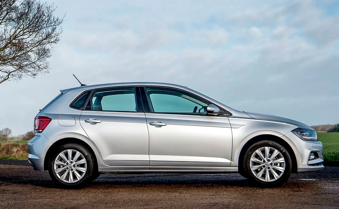 Konkurrent: Volkswagen Polo er ikke ny længere, og den er også ti procent dyrere end 208, hvis vi sammenligner på udstyr og power. Men den er en anelse større især på bagsædet, og solide brugtpriser afbøder merprisen. Den holder derfor stadigvæk fem ud af seks stjerner.