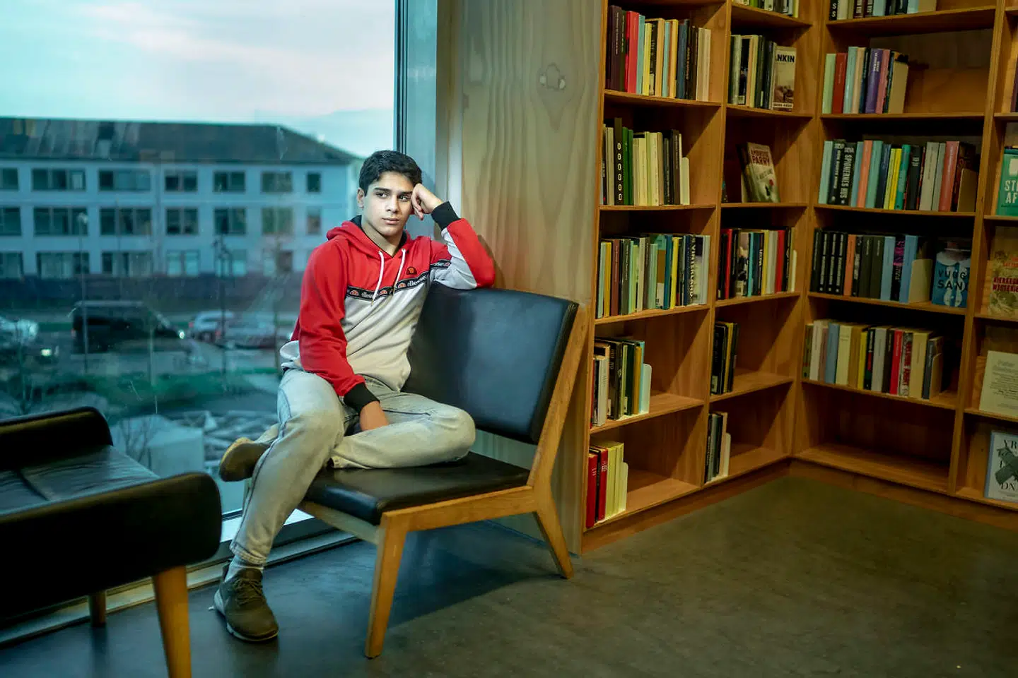 18-årige Osama Samsam er bror til Ahmed Samsam. Han fortæller, at han på grund af broderens situation altid er presset: »Jeg har det, som om jeg styrer to personers liv. Min brors og mit eget.«