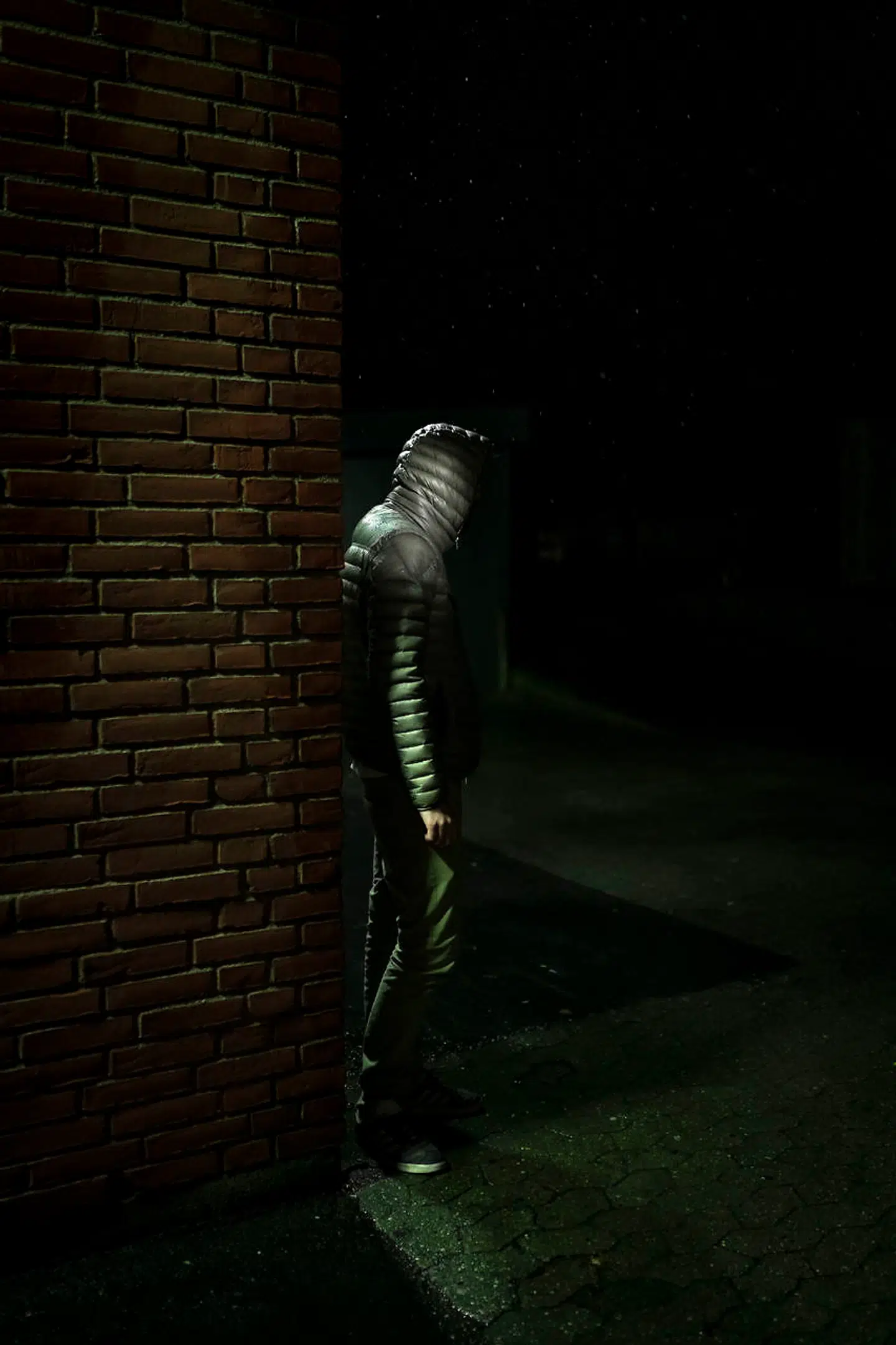 Turen for de tre gamle venner fra Odense – hvoraf den ene var Mohammed Samsam, Ahmed Samsams storebror – til Solkysten gik ifølge Adam mest at alt ud på at drikke drinks og ryge hash (billedet).