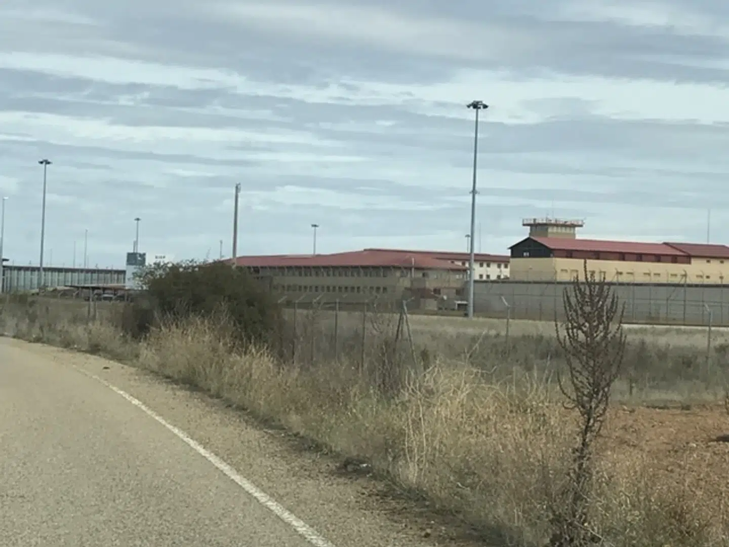 Centro Penitenciario León, det spanske fængsel i det nordlige Spanien, hvor danskeren Ahmed Samsam afsoner otte års fængsel for at have tilsluttet sig Islamisk Stat på rejser til Syrien, hvor han virkeligheden var udsendt for danske efterretningstjenester. Foto: Simon Andersen