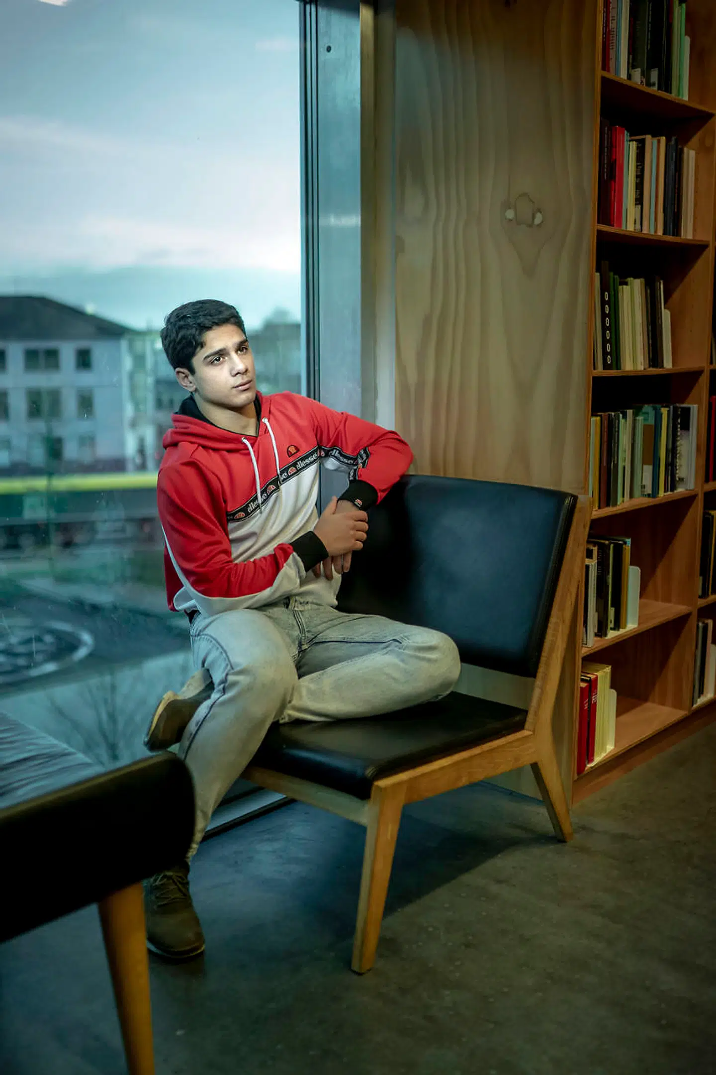 18-årige Osama Samsam er bror til Ahmed Samsam. Han fortæller, at han på grund af broderens situation altid er presset: »Jeg har det, som om jeg styrer to personers liv. Min brors og mit eget.«