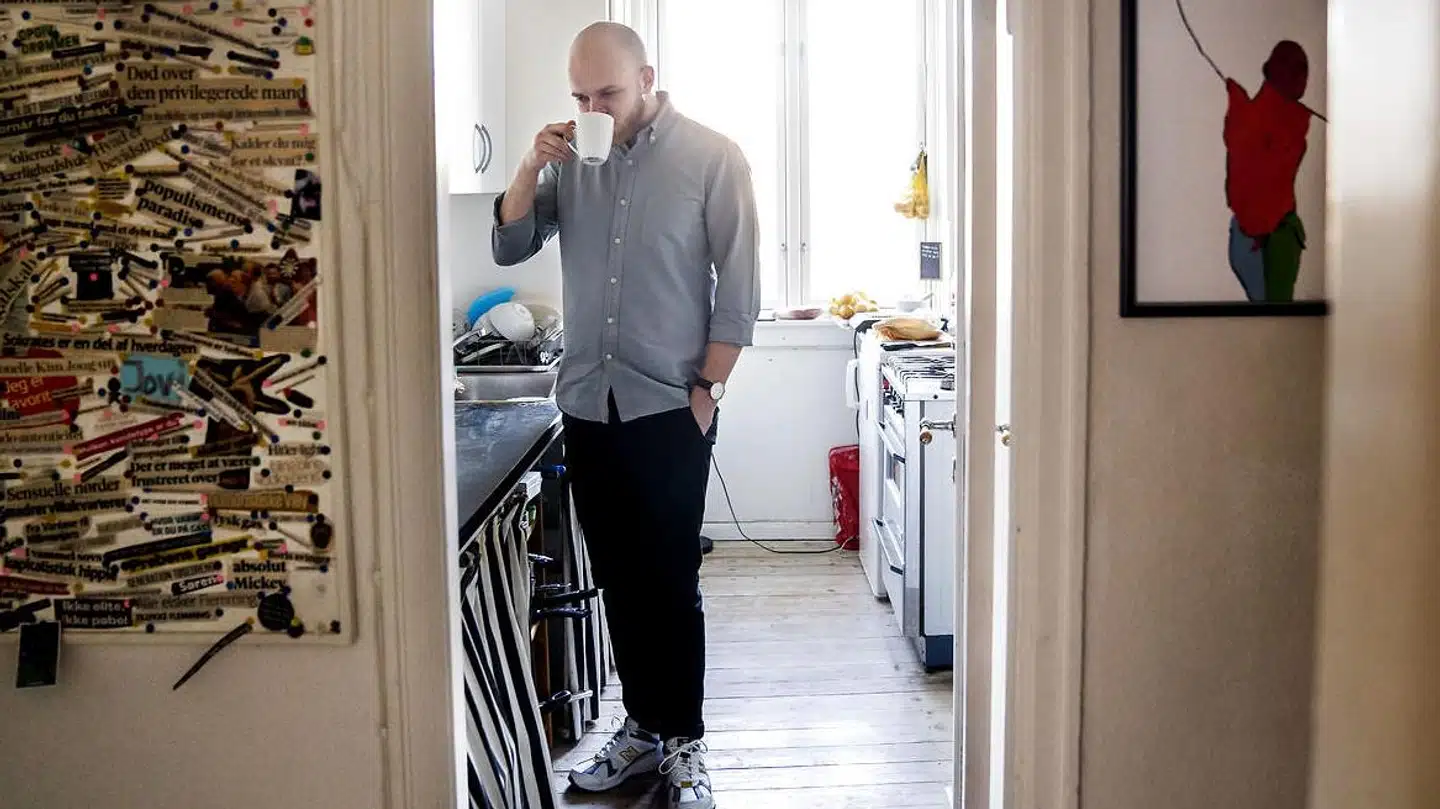Morten Madsen læser på RUC er boligsøgende for ottende gang i københavnsområdet. Det stresser ham efterhånden: »Når man ikke har en permanent bolig, så kan det være svært at koncentrere sig, fordi man altid lidt er på vej videre og ikke kan slå rod og slappe af«.