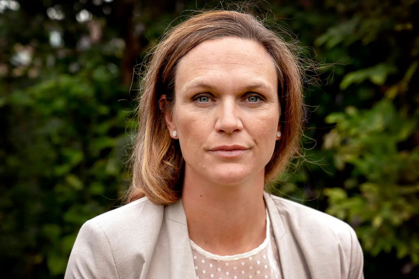 Merete Riisager, tidligere undervisningsminister og folketingsmedlem for Liberal Alliance, mener, at det er vigtigt, at skolen hjælper elever med at blive bedre til fagenes basale færdigheder som for eksempel at skrive og regne.