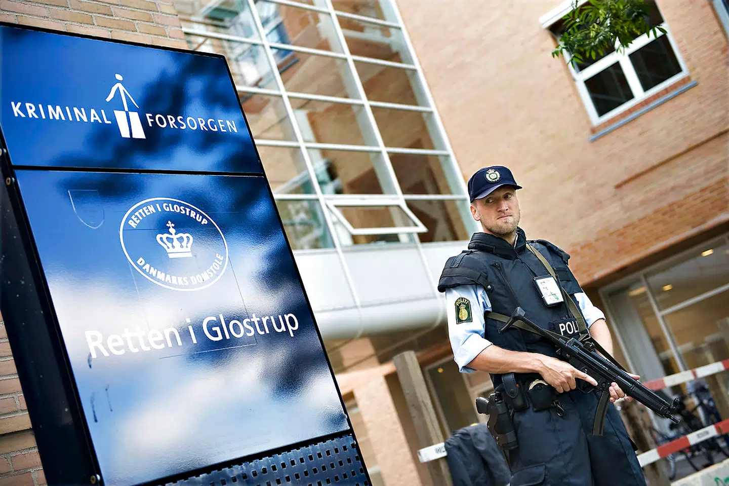 Regeringens seneste udspil om at indføre opholds- og kontaktforbud for terrordømte er blot ét led i en række tiltag imod IS-jihadister såsom fratagelse af dansk statsborgerskab og muligheden for at inddrage pas.