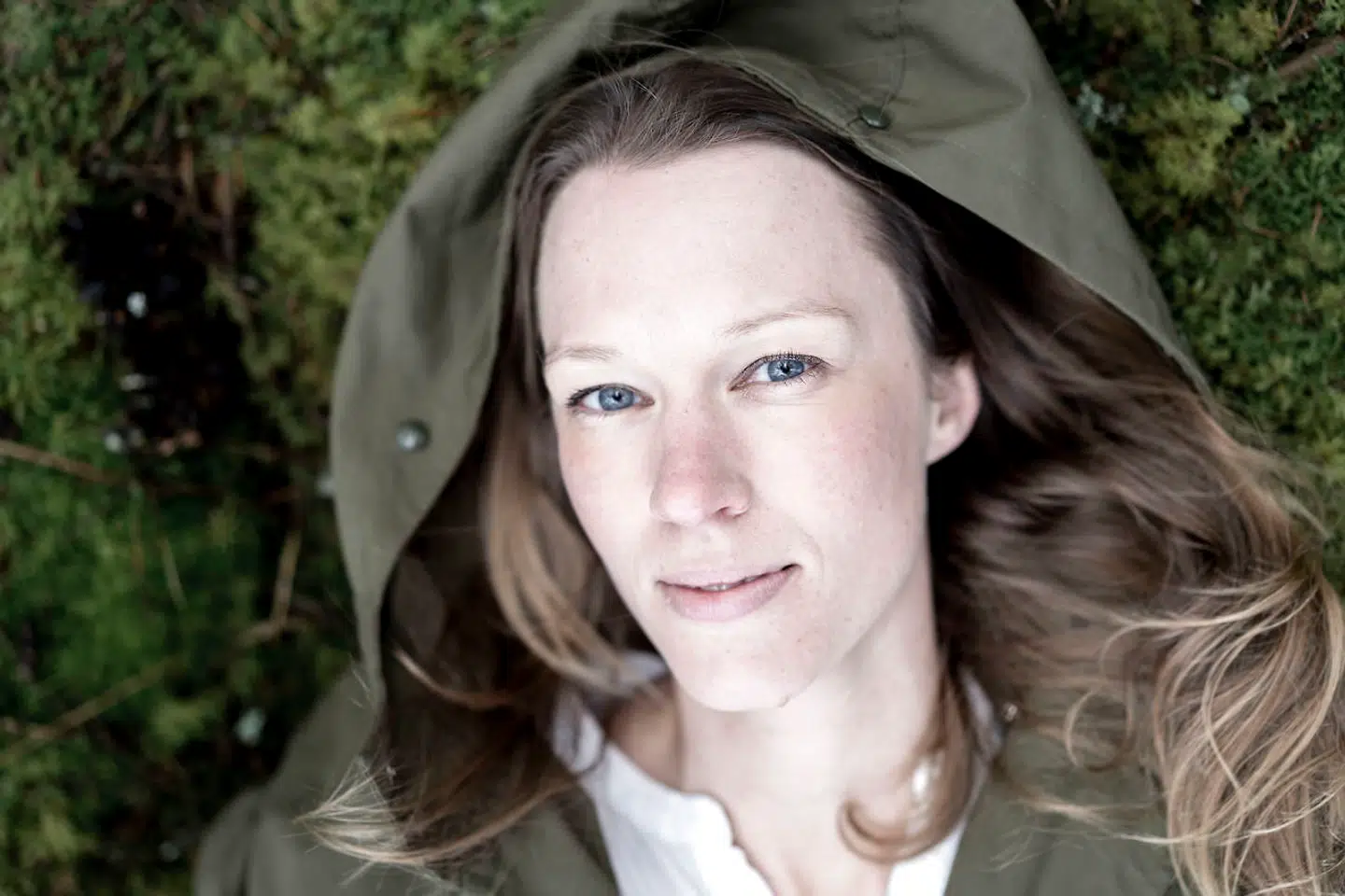 Kokken og skribenten Mette Helbæk udlevede drømmen om komme helt tæt på naturen, da hun sammen med sin mand og sine børn flyttede ud i en svensk skov. Men livet i skoven endte med at være sat sammen på en måde, så hun for anden gang i sit liv gik ned med stress.