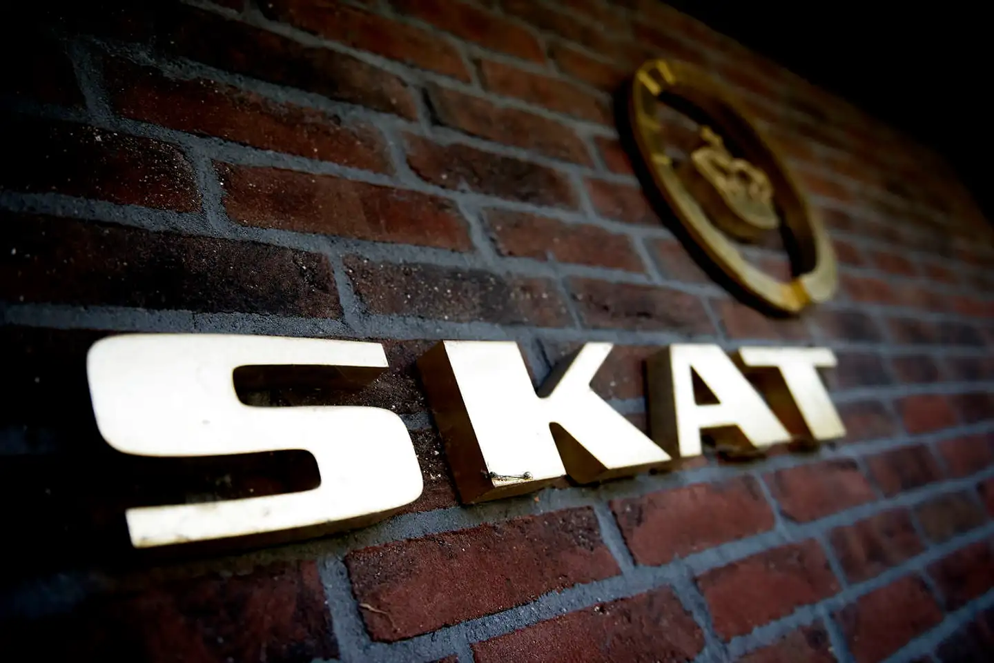 1.000 milliarder. Så mange penge står på statens største konto. Og grundet manglende kontrol fra Skatteministeriets side er det en konto, der er frit tilgængelig for enhver svindler.